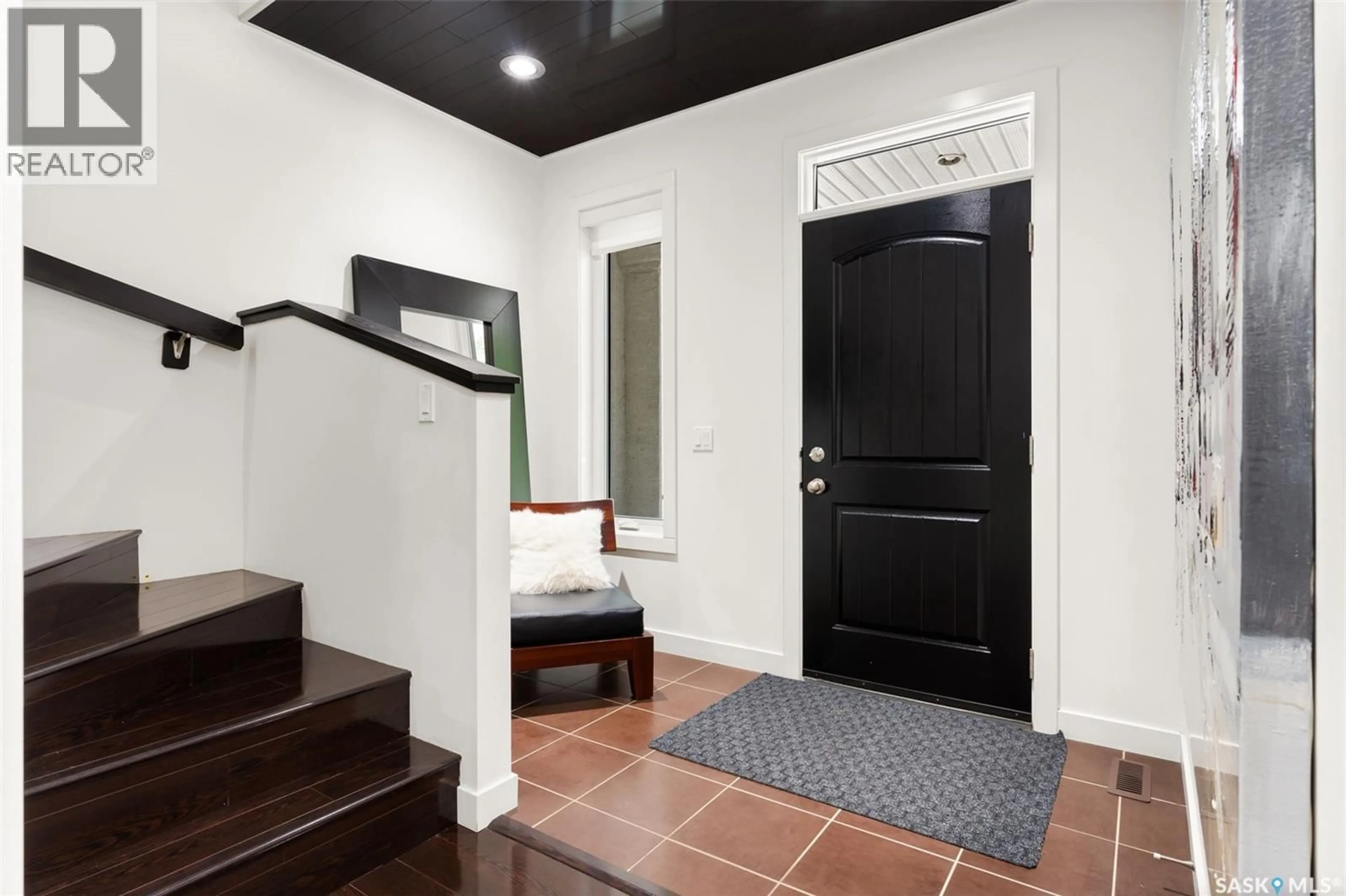 Indoor entryway for 1980 OTTAWA STREET, Regina Saskatchewan S4P1P6