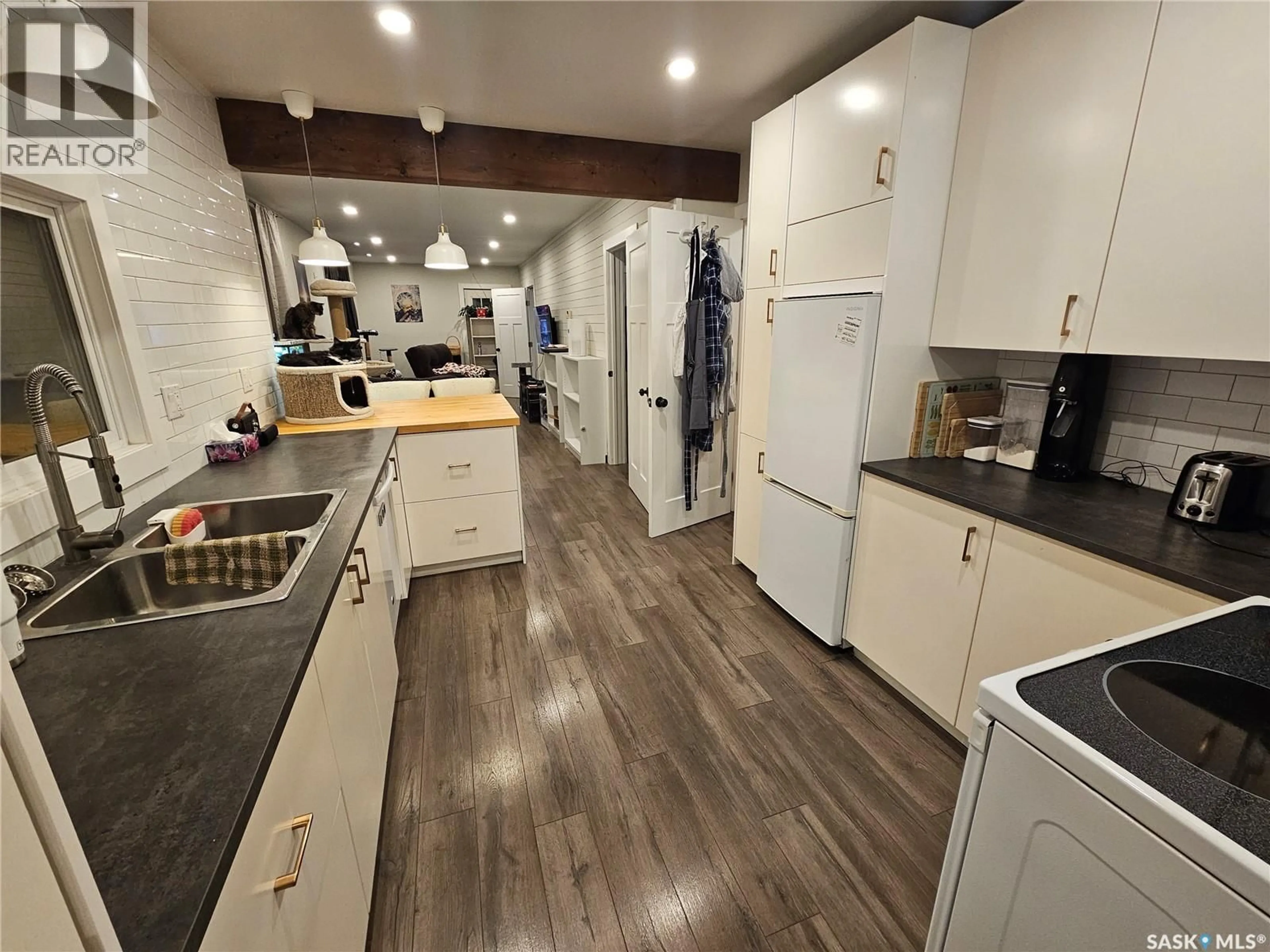 Open concept kitchen, unknown for 608 1ST STREET, Meadow Lake Saskatchewan S9X1G1