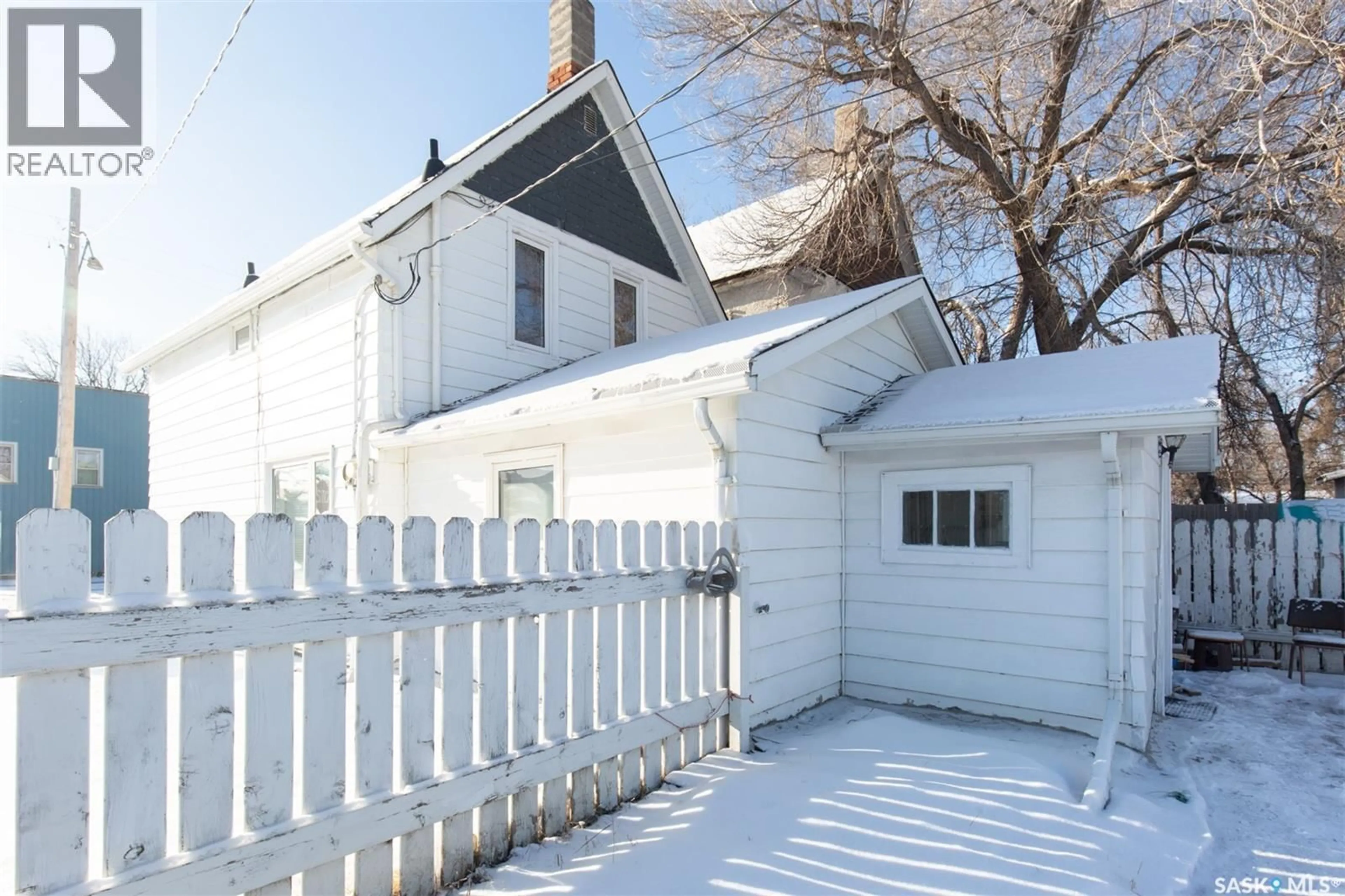 Unknown for 404 FAIRFORD STREET, Moose Jaw Saskatchewan S6H1W2