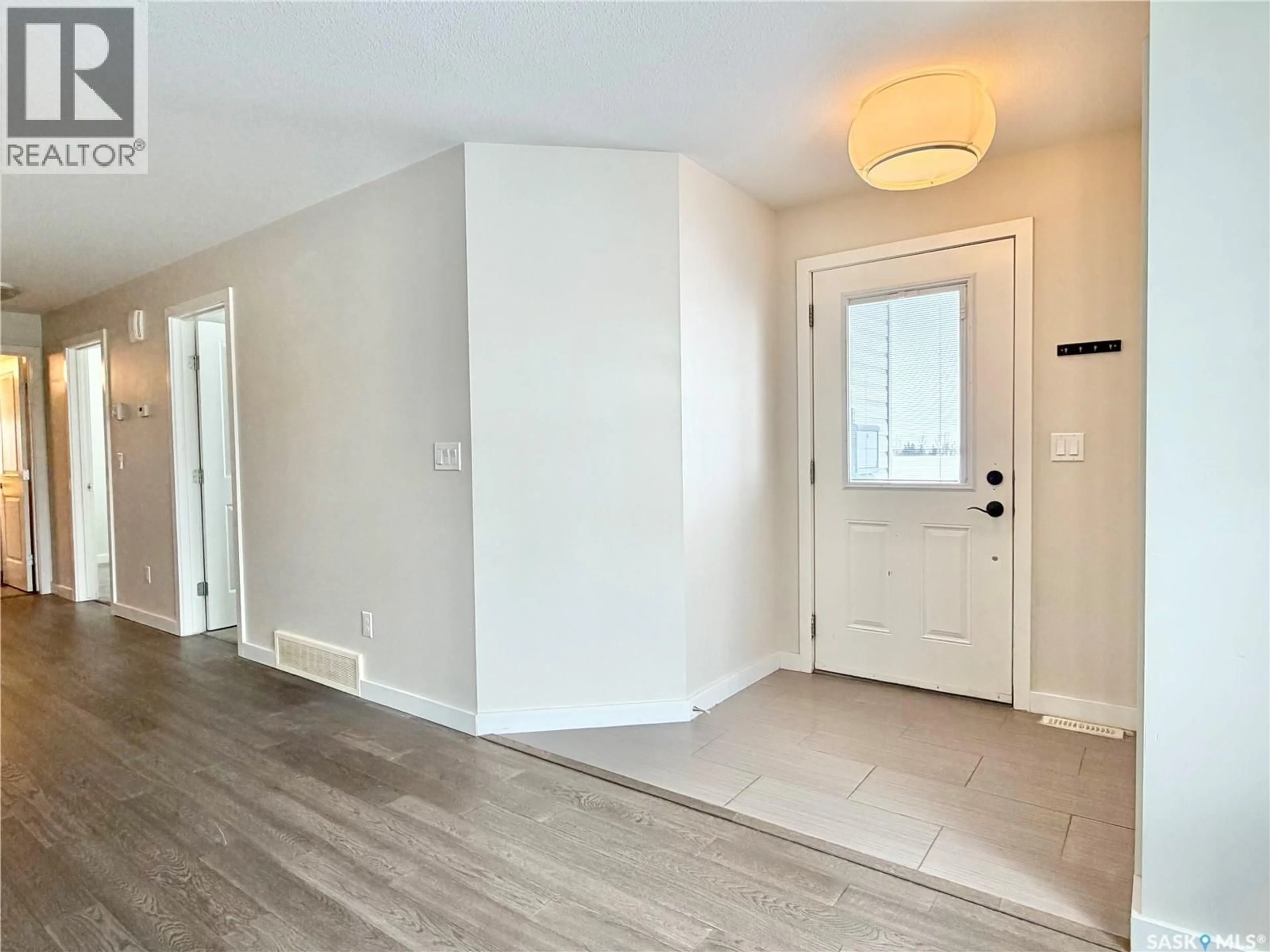 Indoor entryway for 1015 - 1207 PATRICK CRESCENT, Saskatoon Saskatchewan S7W0M5