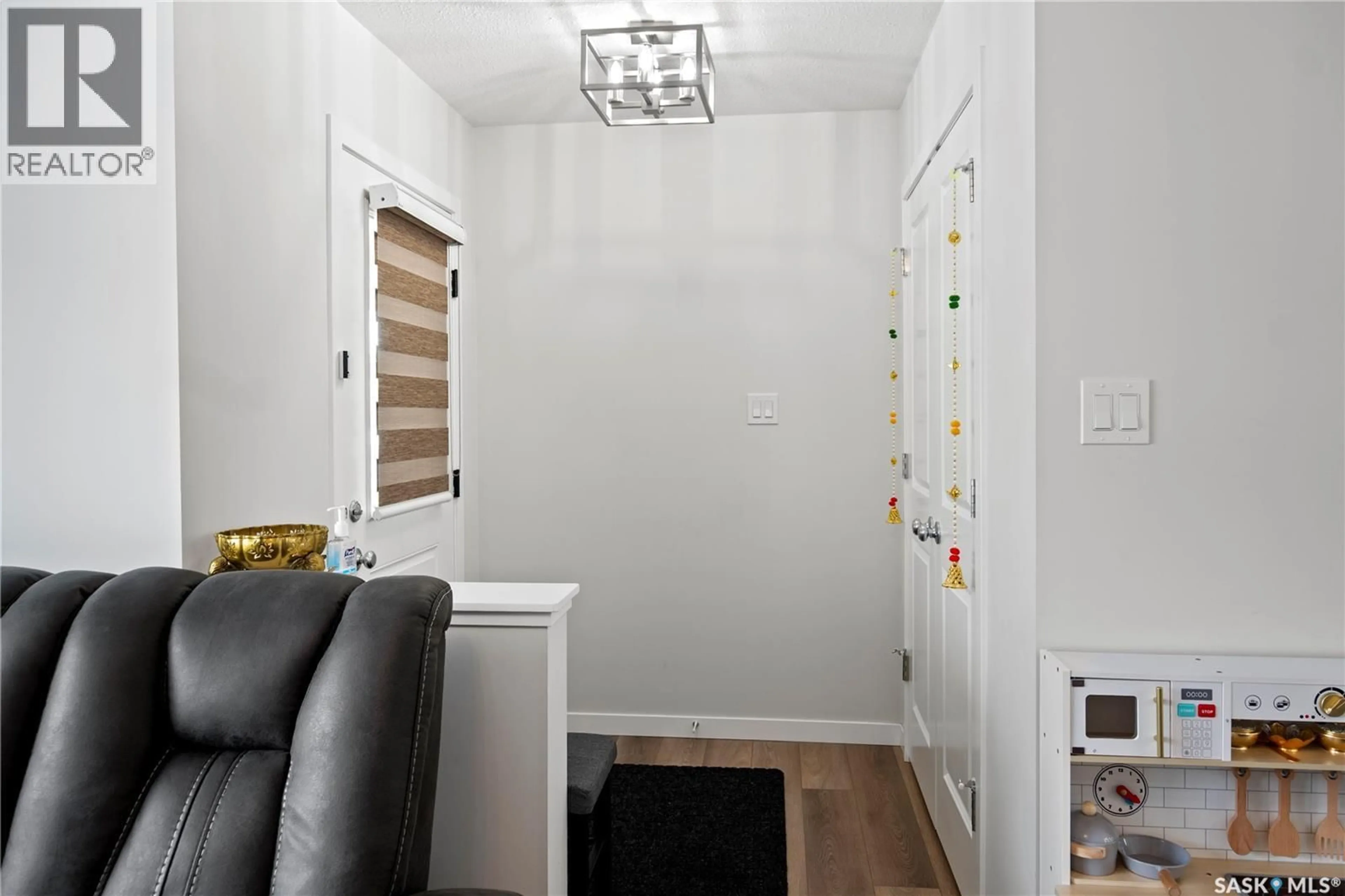 Indoor entryway for 5115 KAUFMAN AVENUE, Regina Saskatchewan S4V3W3