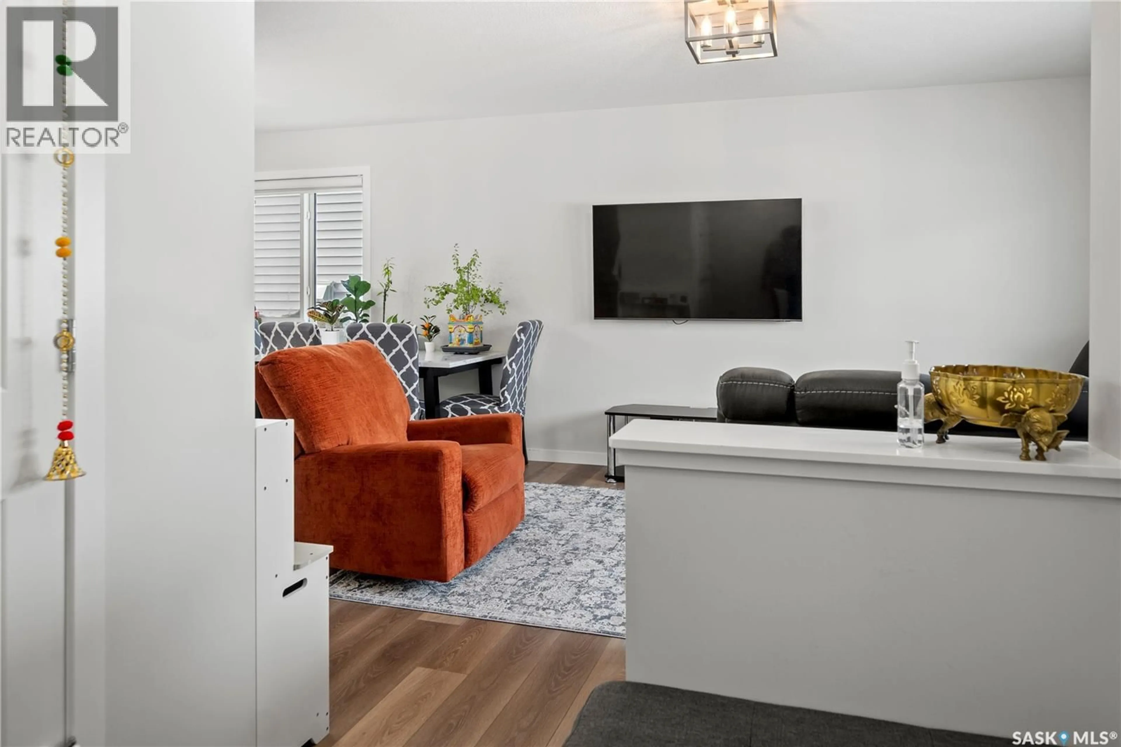 Living room with furniture, unknown for 5115 KAUFMAN AVENUE, Regina Saskatchewan S4V3W3