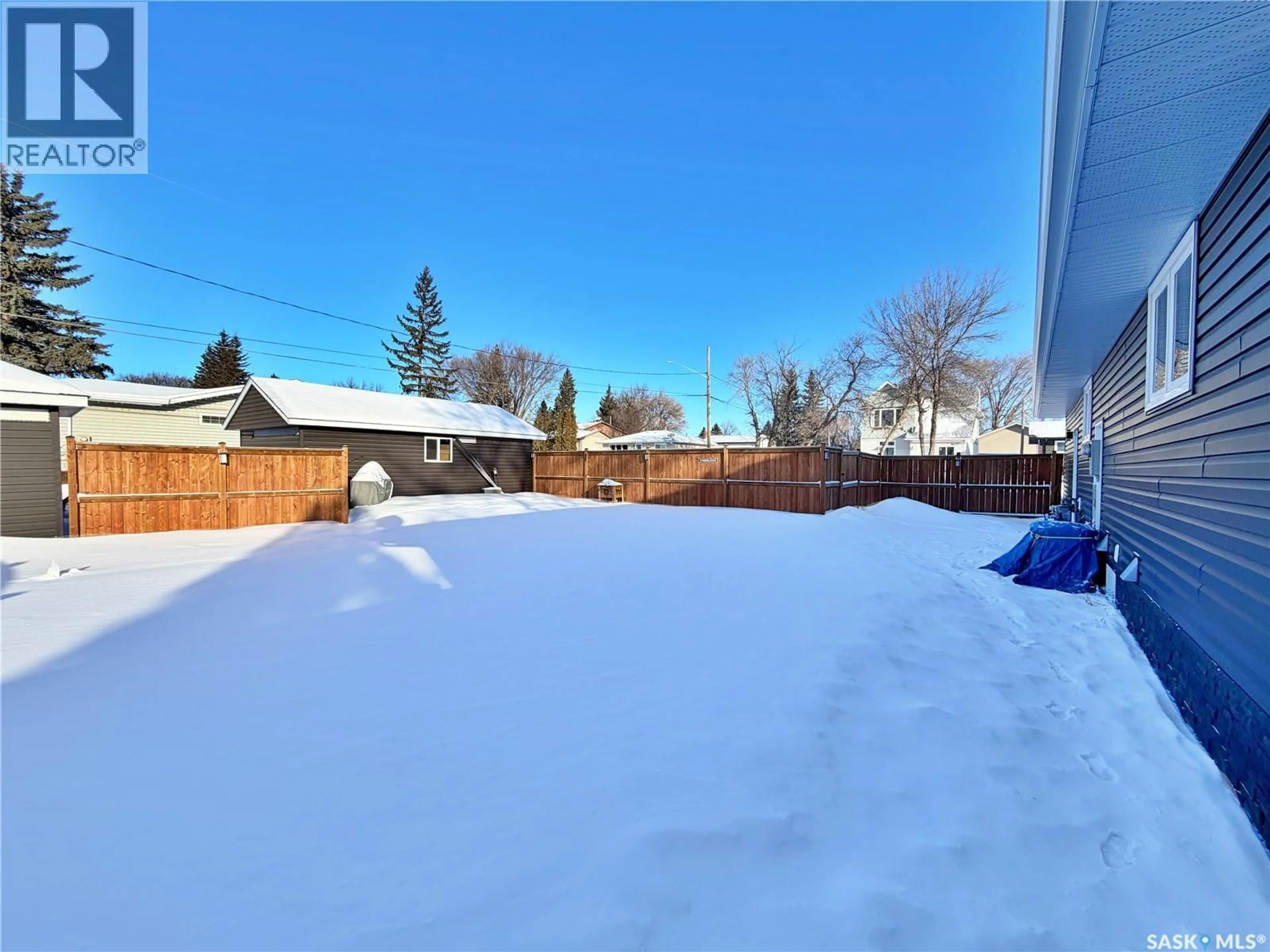 Patio, street for 902 ELLICE STREET, Moosomin Saskatchewan S0G3N0