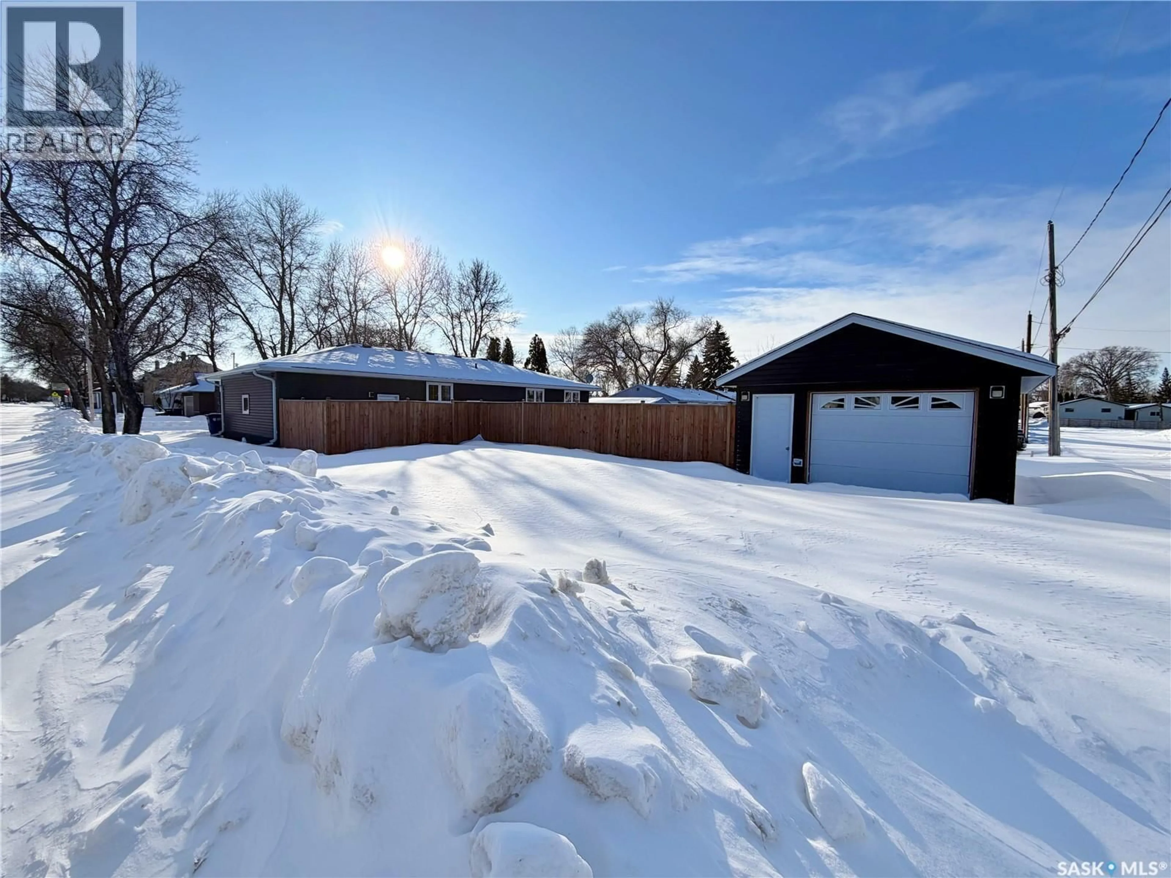 Unknown for 902 ELLICE STREET, Moosomin Saskatchewan S0G3N0