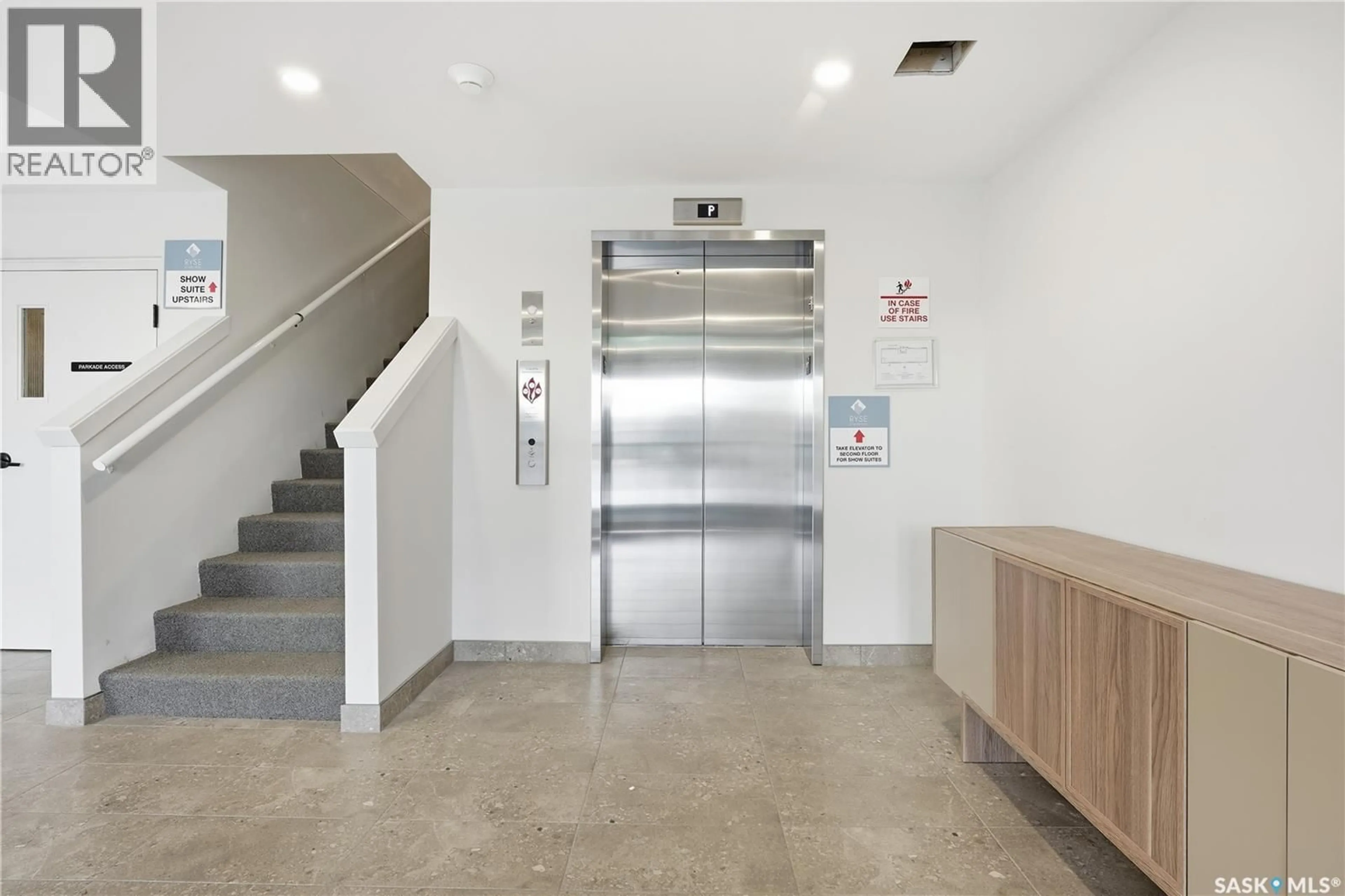 Indoor foyer for 1203 101 SECORD WAY, Saskatoon Saskatchewan S7V1W6