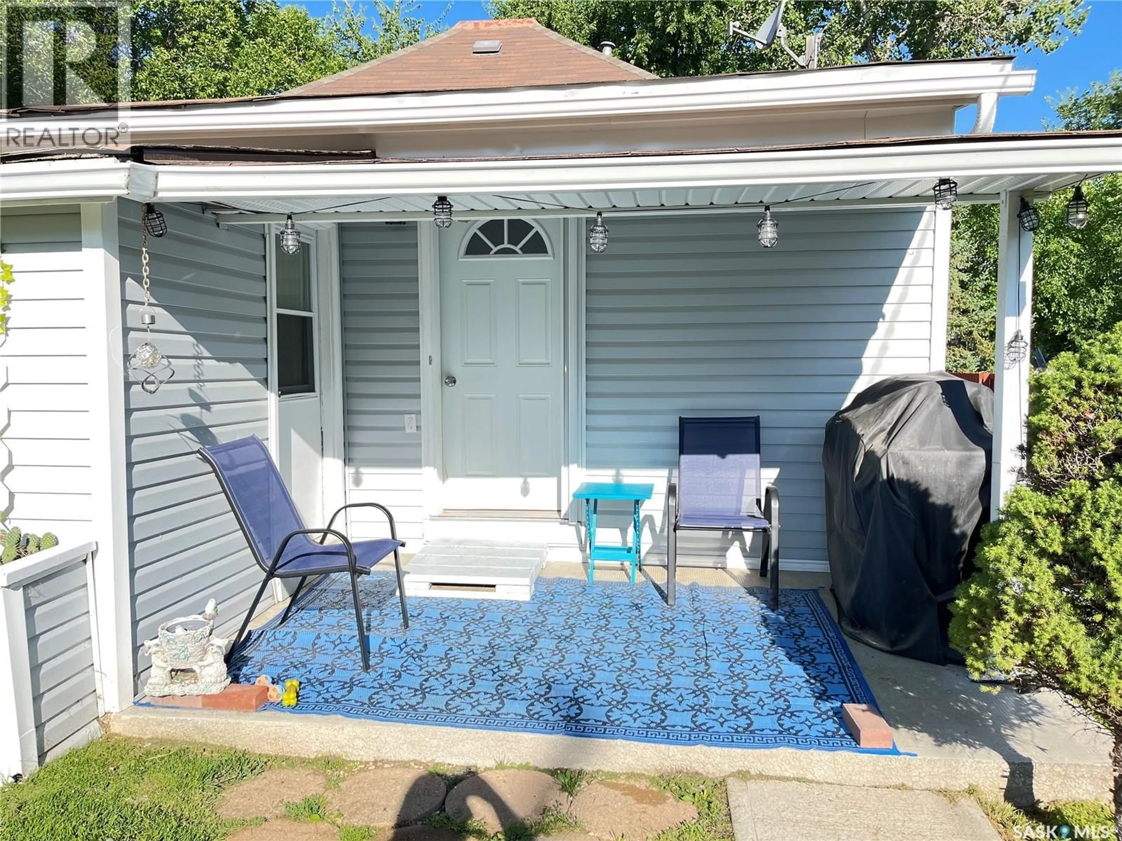 Patio, street for 214 MARSH STREET, Maple Creek Saskatchewan S0N1N0
