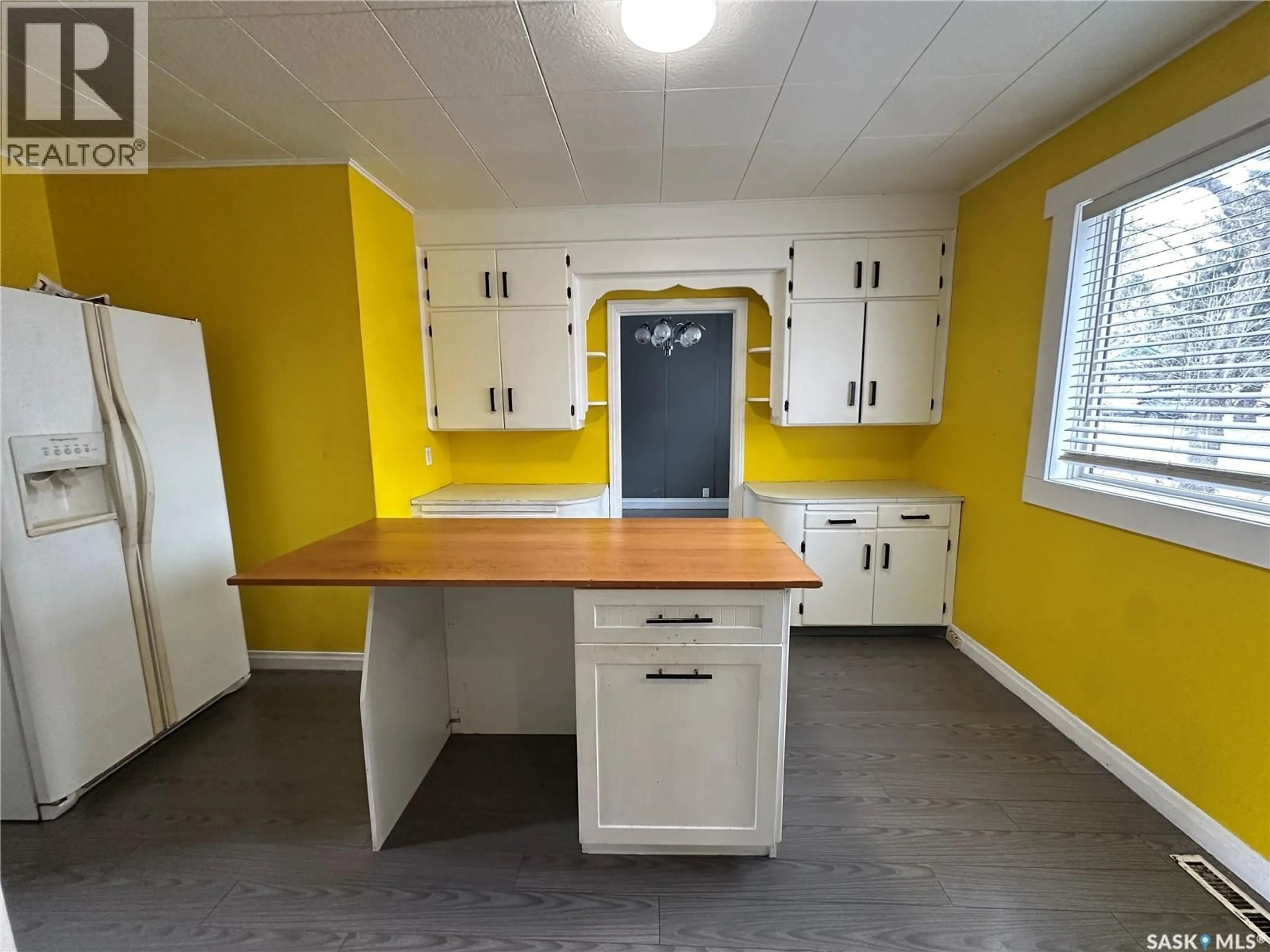 Standard kitchen, wood/laminate floor for 336 MARY STREET, Canora Saskatchewan S0A0L0