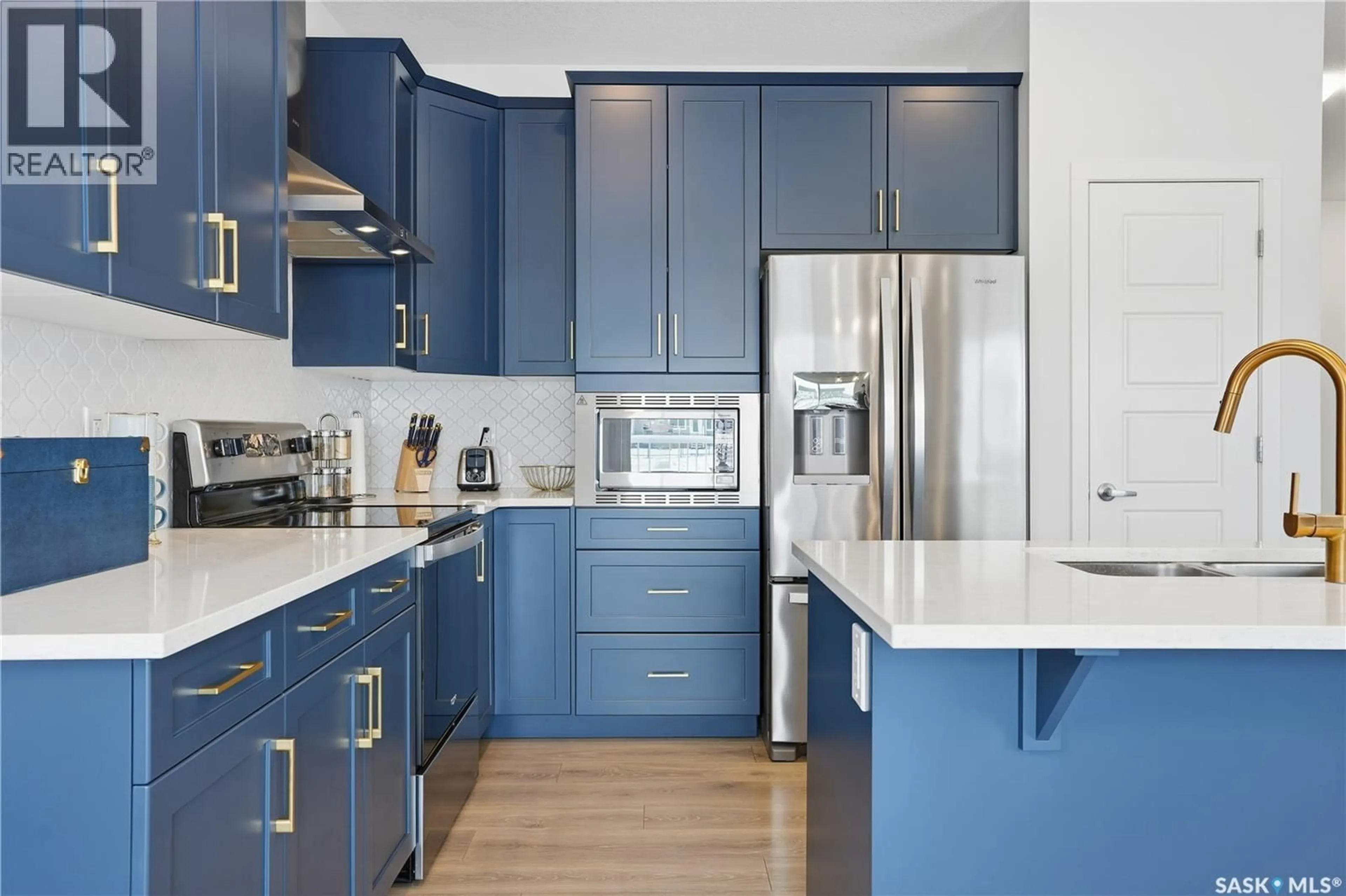 Contemporary kitchen, unknown for 3033 BELLEGARDE CRESCENT, Regina Saskatchewan S4V3W3