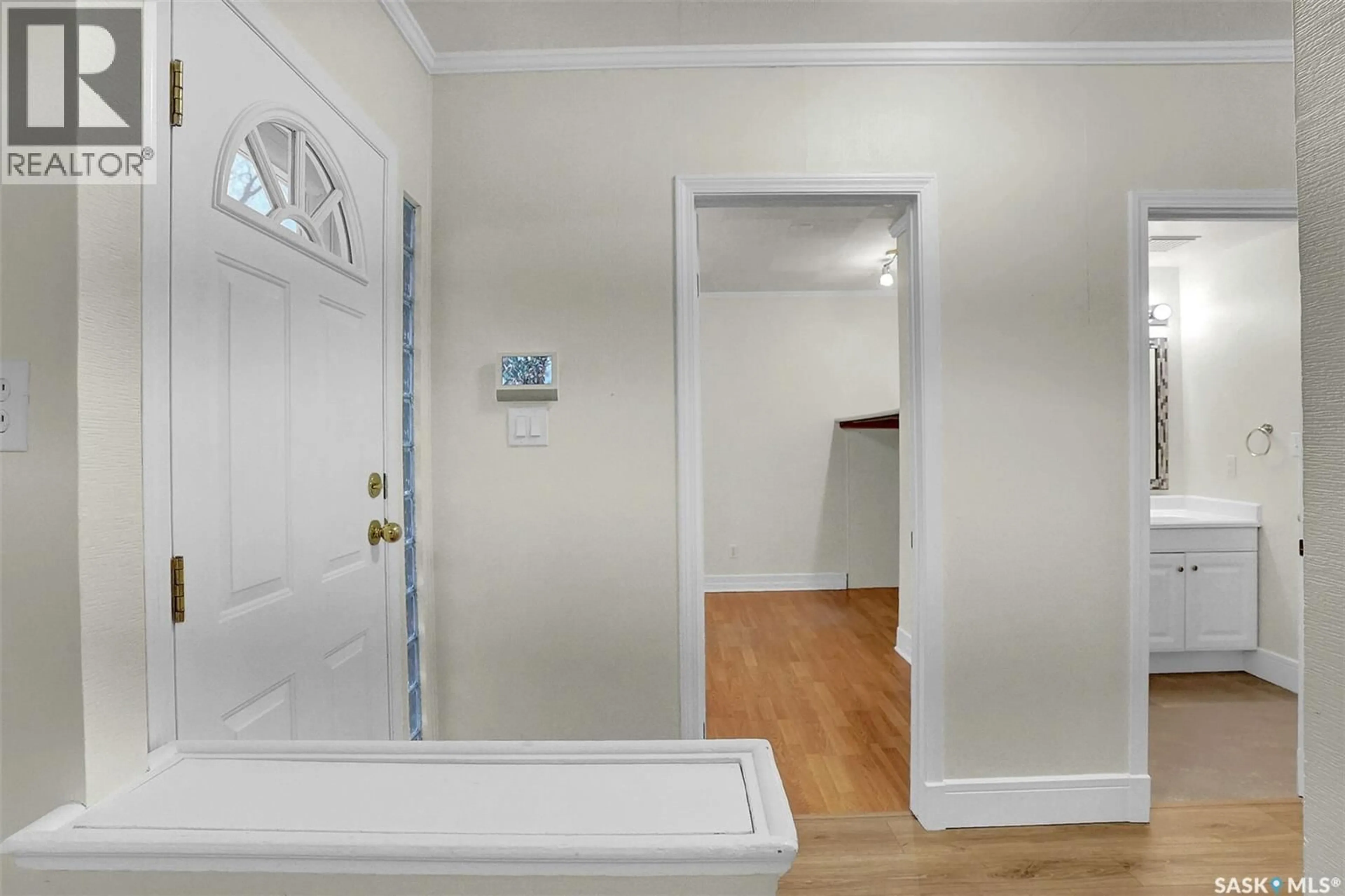 Indoor entryway for 2826 23RD AVENUE, Regina Saskatchewan S4S1E6