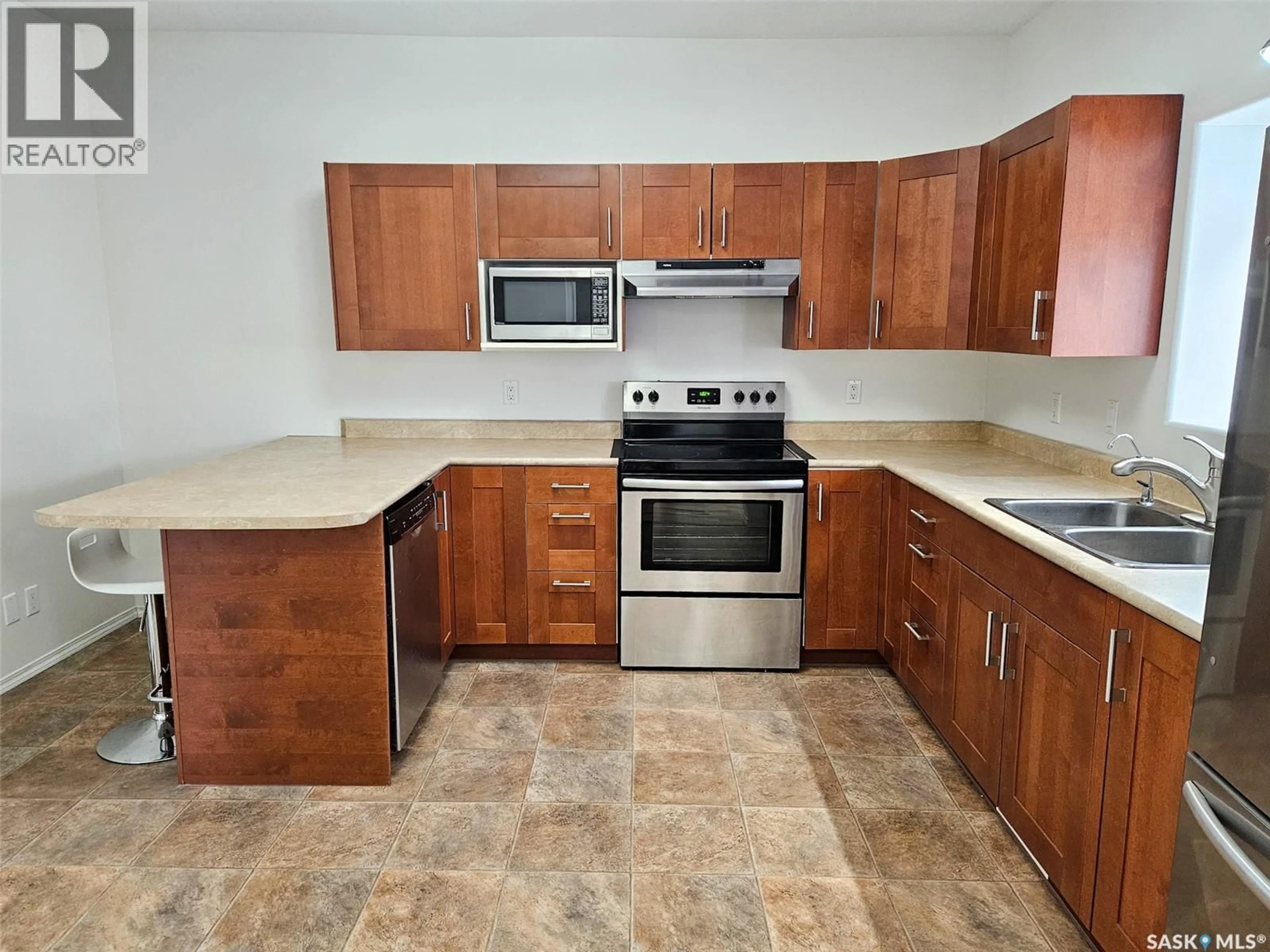 Standard kitchen, ceramic/tile floor for 251 5TH AVENUE, Swift Current Saskatchewan S9H3M9