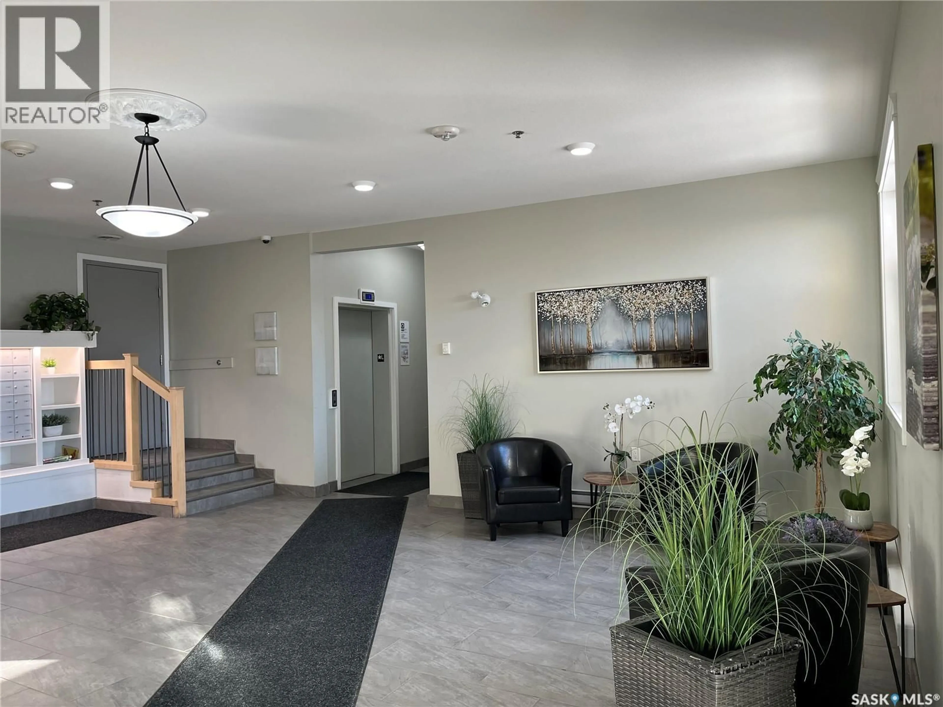 Indoor foyer for 3630 - 324 HAUGHTON ROAD, Regina Saskatchewan S4V1P1