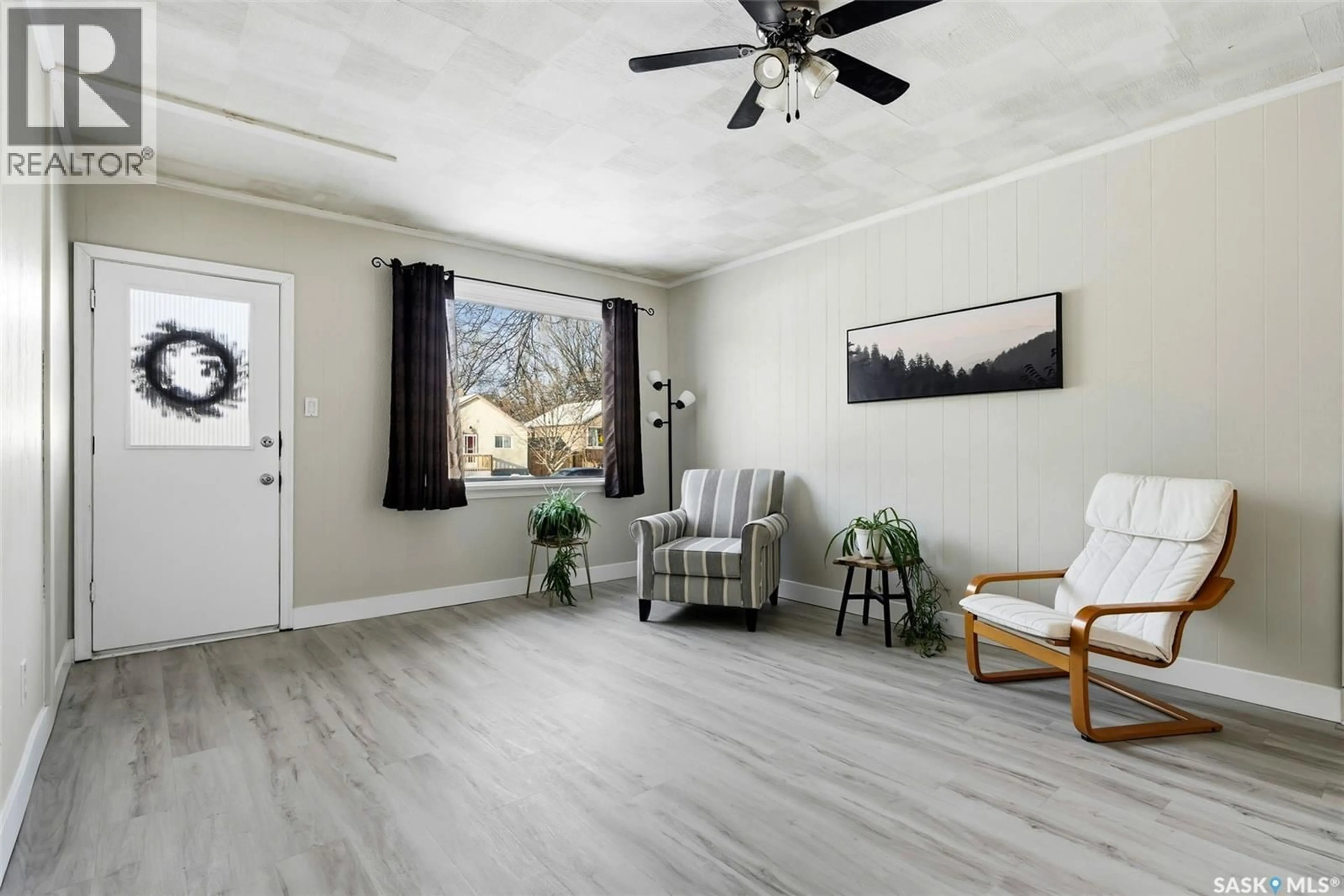 Living room with furniture, unknown for 745 ELPHINSTONE STREET, Regina Saskatchewan S4T3L3