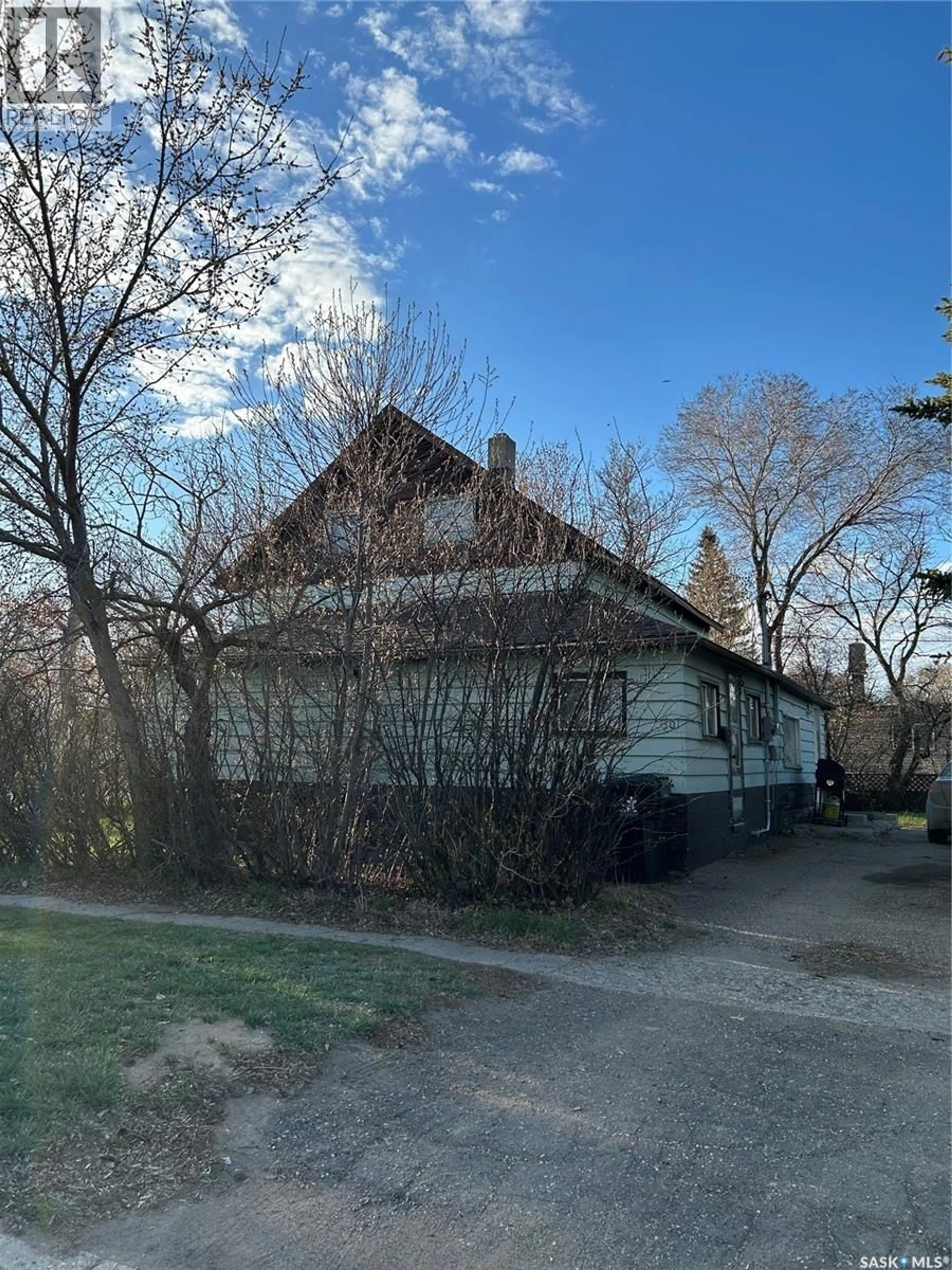 A pic from outside/outdoor area/front of a property/back of a property/a pic from drone, street for 301 ALDRIDGE STREET, Bienfait Saskatchewan S0C0M0