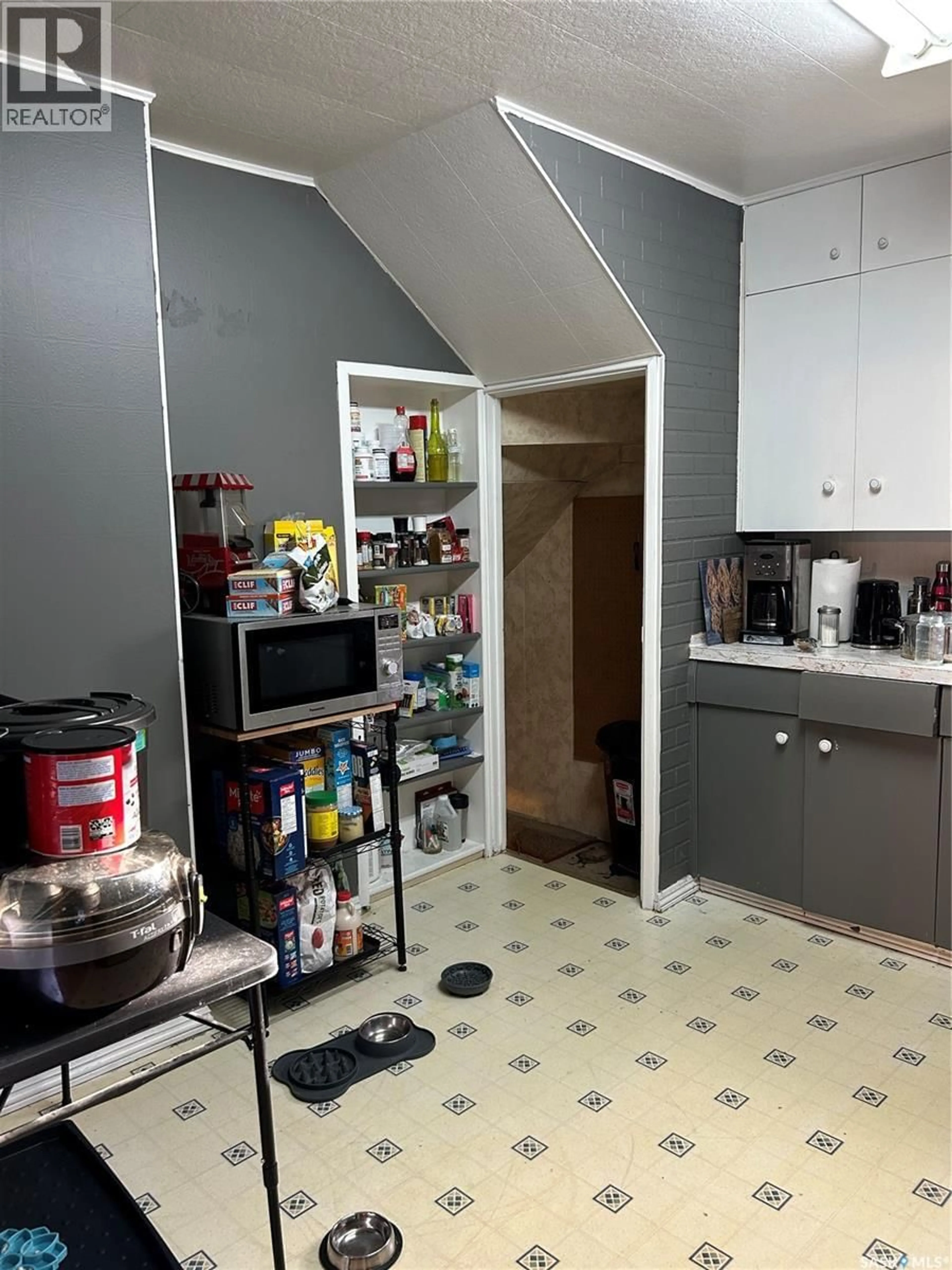 Standard kitchen, unknown for 301 ALDRIDGE STREET, Bienfait Saskatchewan S0C0M0