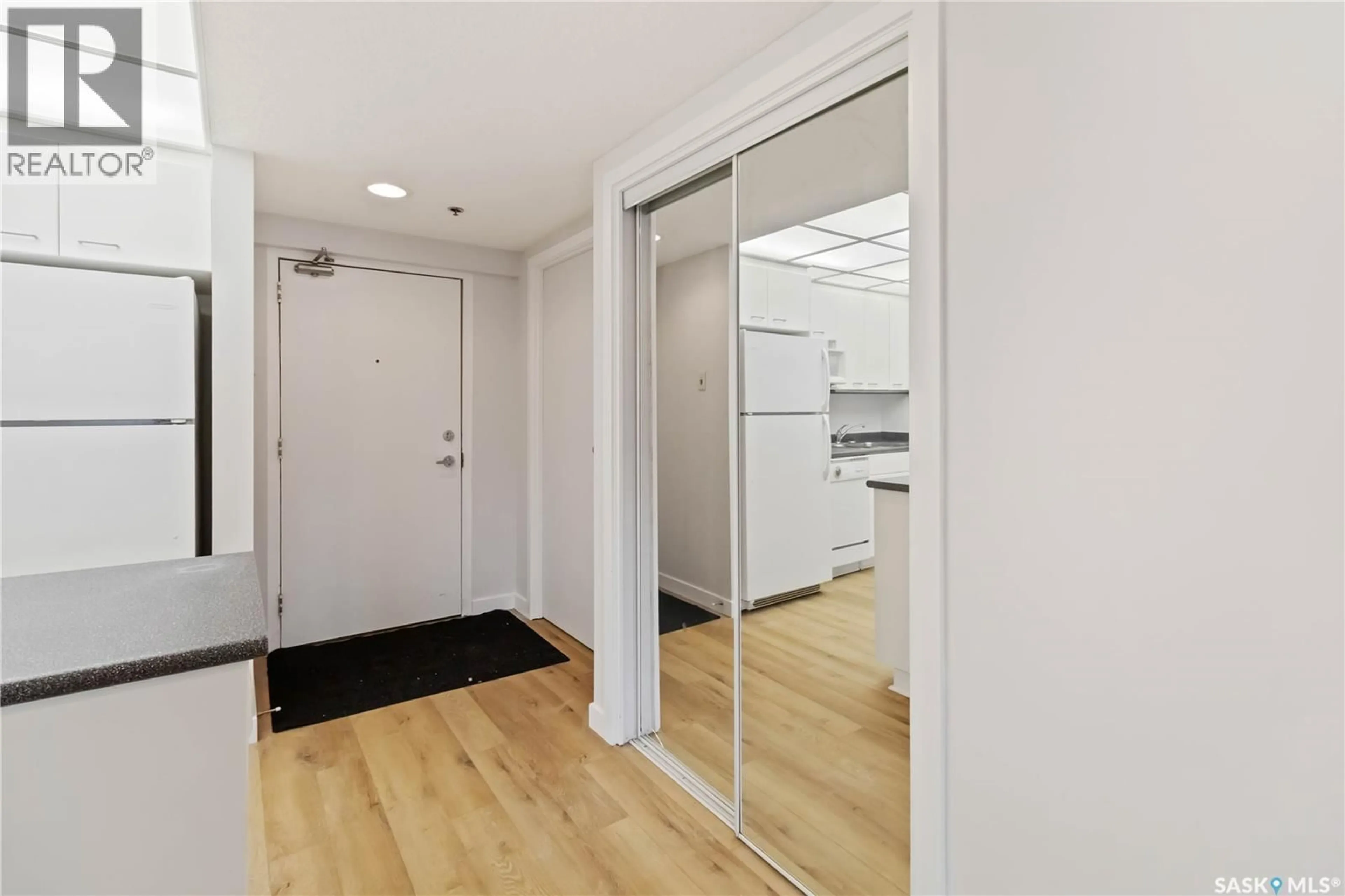 Indoor entryway for 103 - 525 3RD AVENUE, Saskatoon Saskatchewan S7K2J6