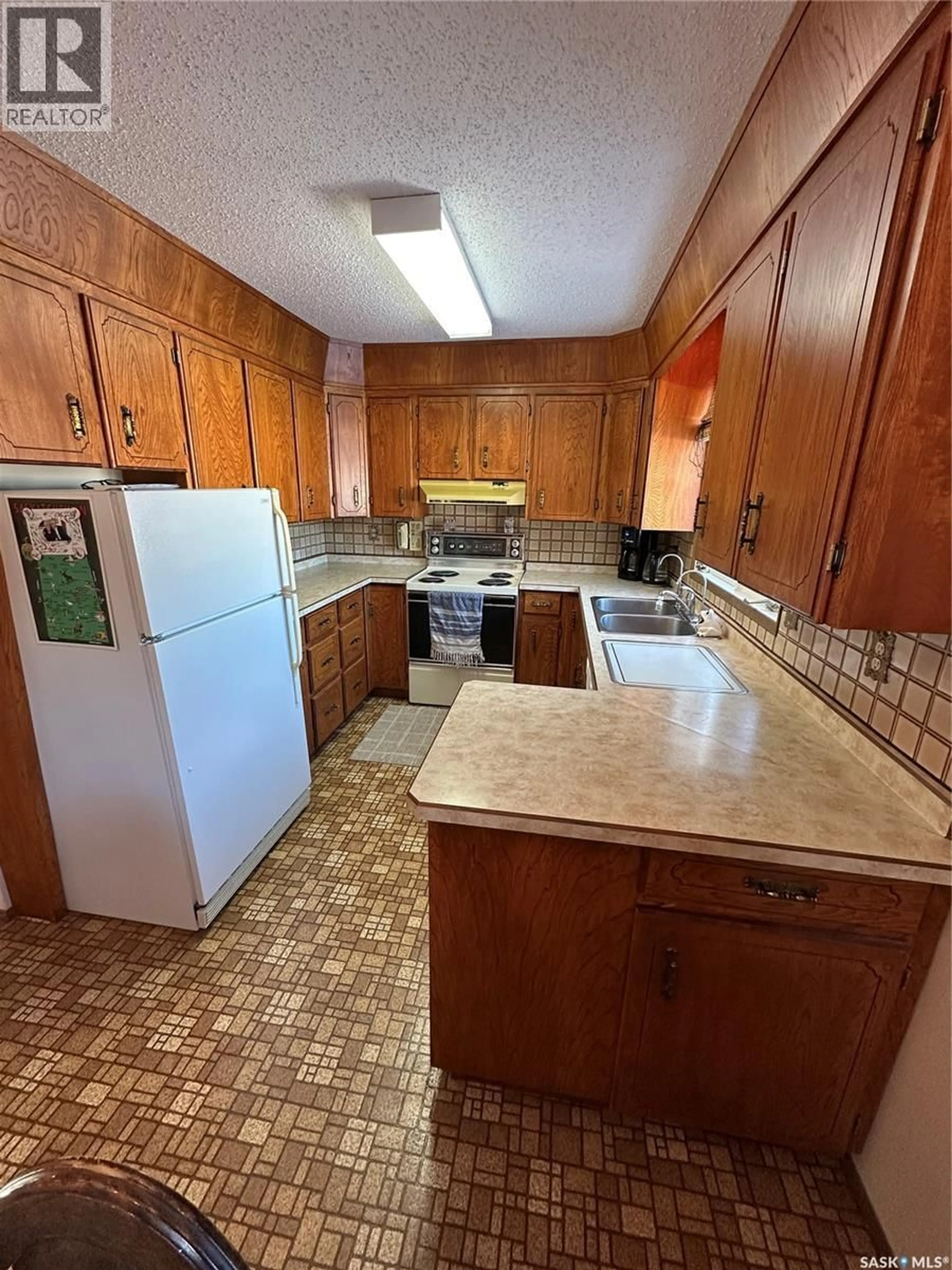 Standard kitchen, ceramic/tile floor for BOWES ACREAGE, Laird Saskatchewan S0K2H0