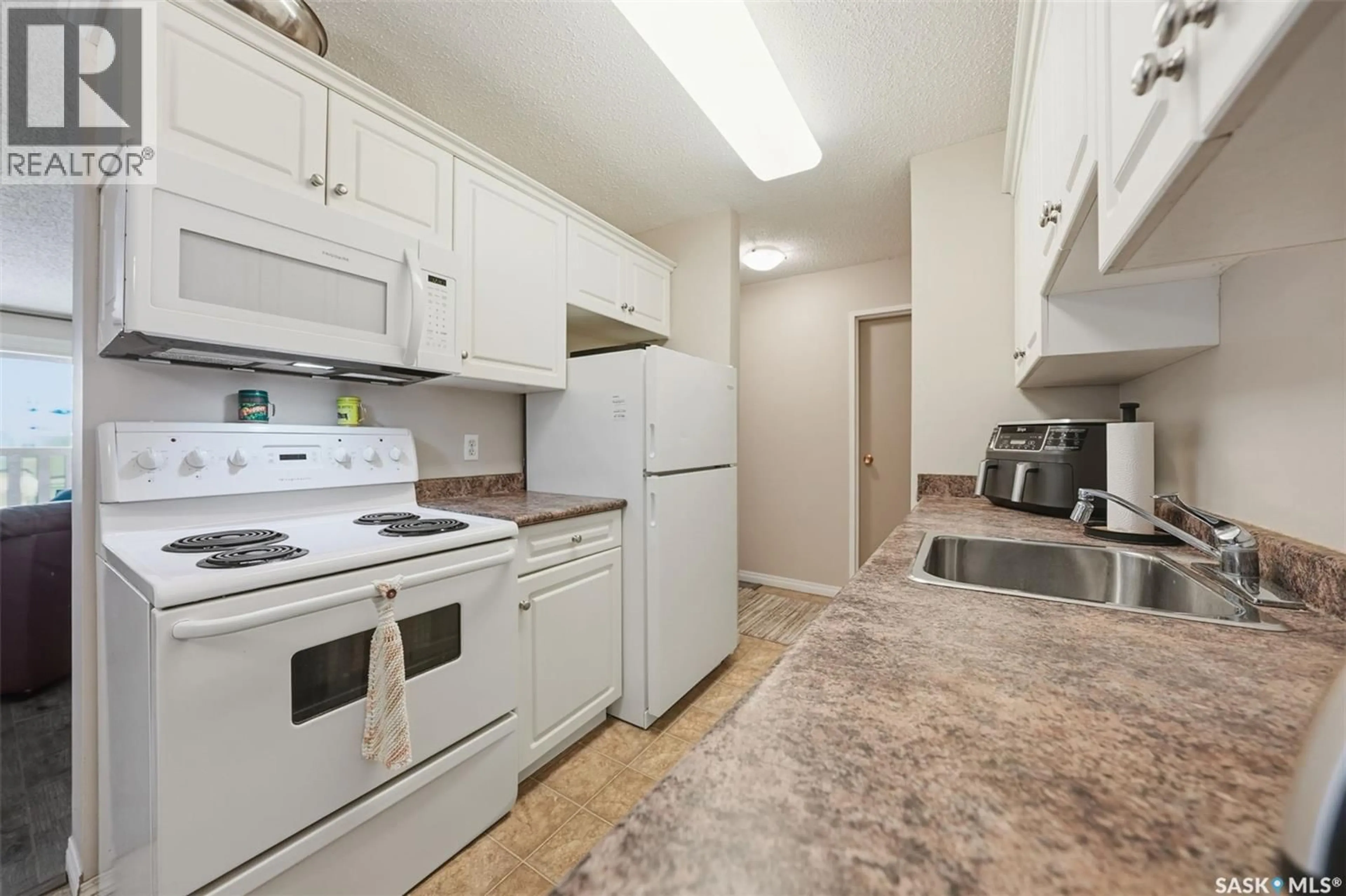 Standard kitchen, unknown for 418 1580 OLIVE DIEFENBAKER DRIVE, Prince Albert Saskatchewan S6V7M6