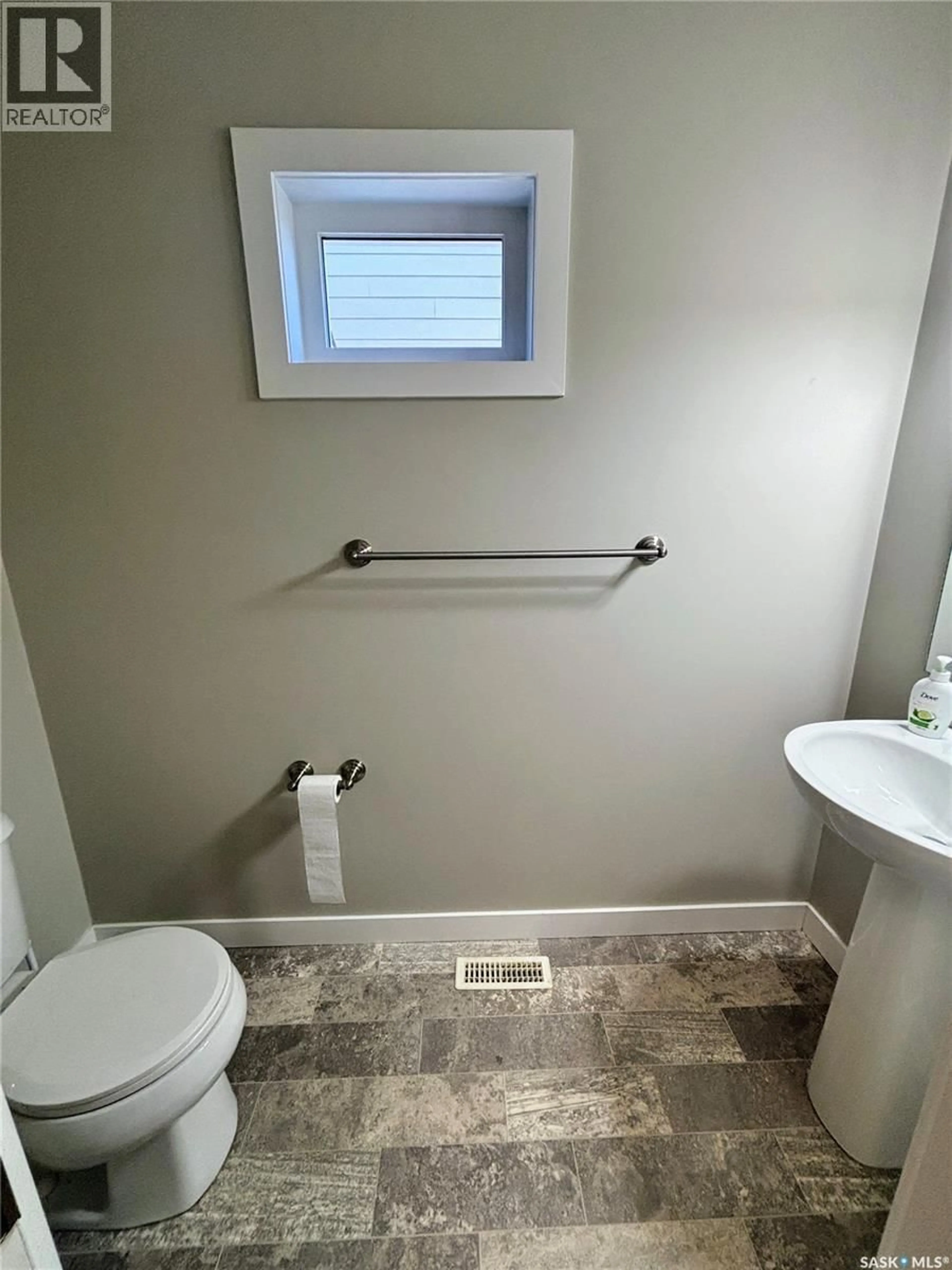 Standard bathroom, unknown for 255 EATON CRESCENT, Saskatoon Saskatchewan S7V0H3