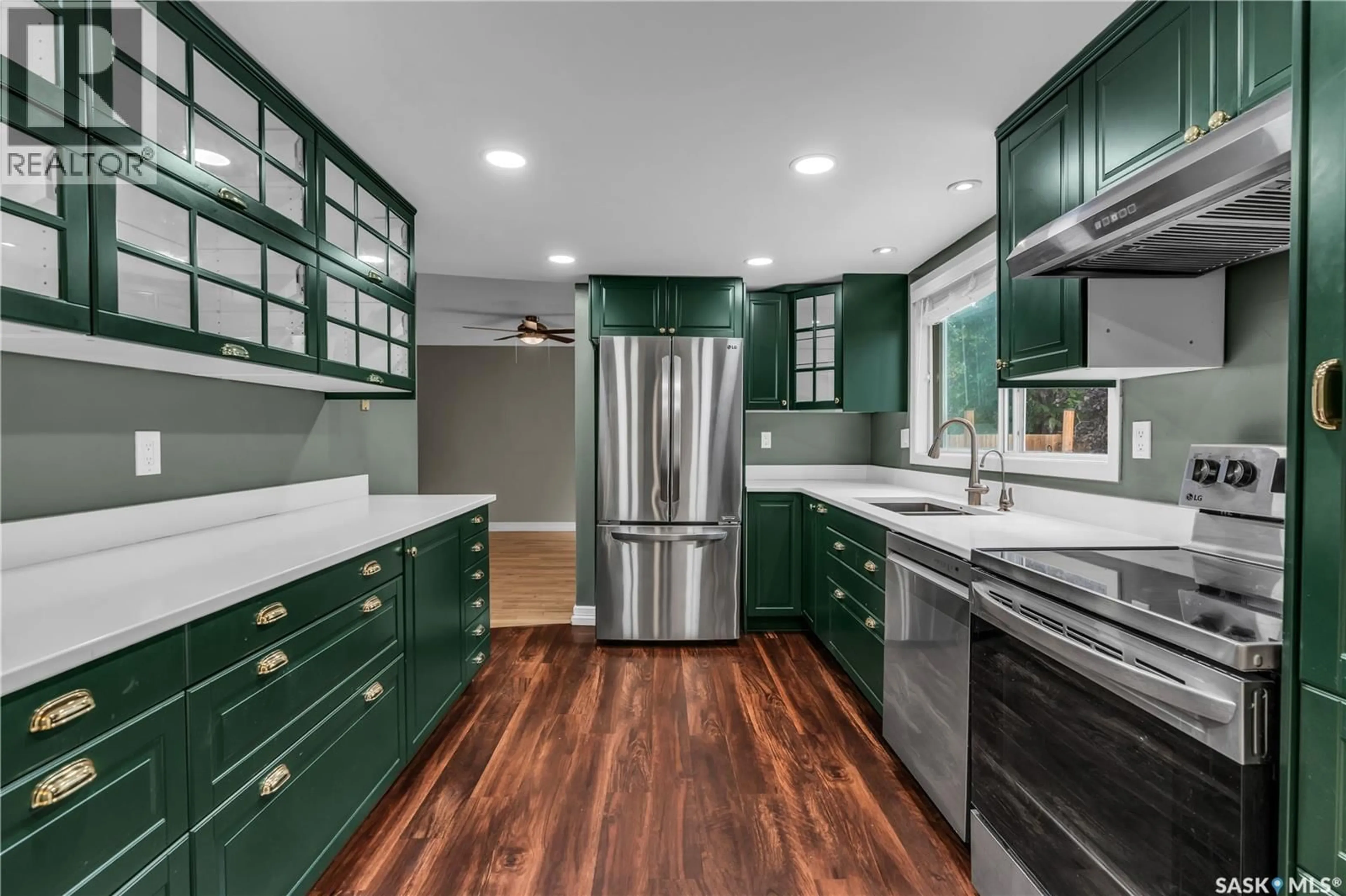 Contemporary kitchen, unknown for 2643 KLIMAN CRESCENT, Regina Saskatchewan S4V0M1