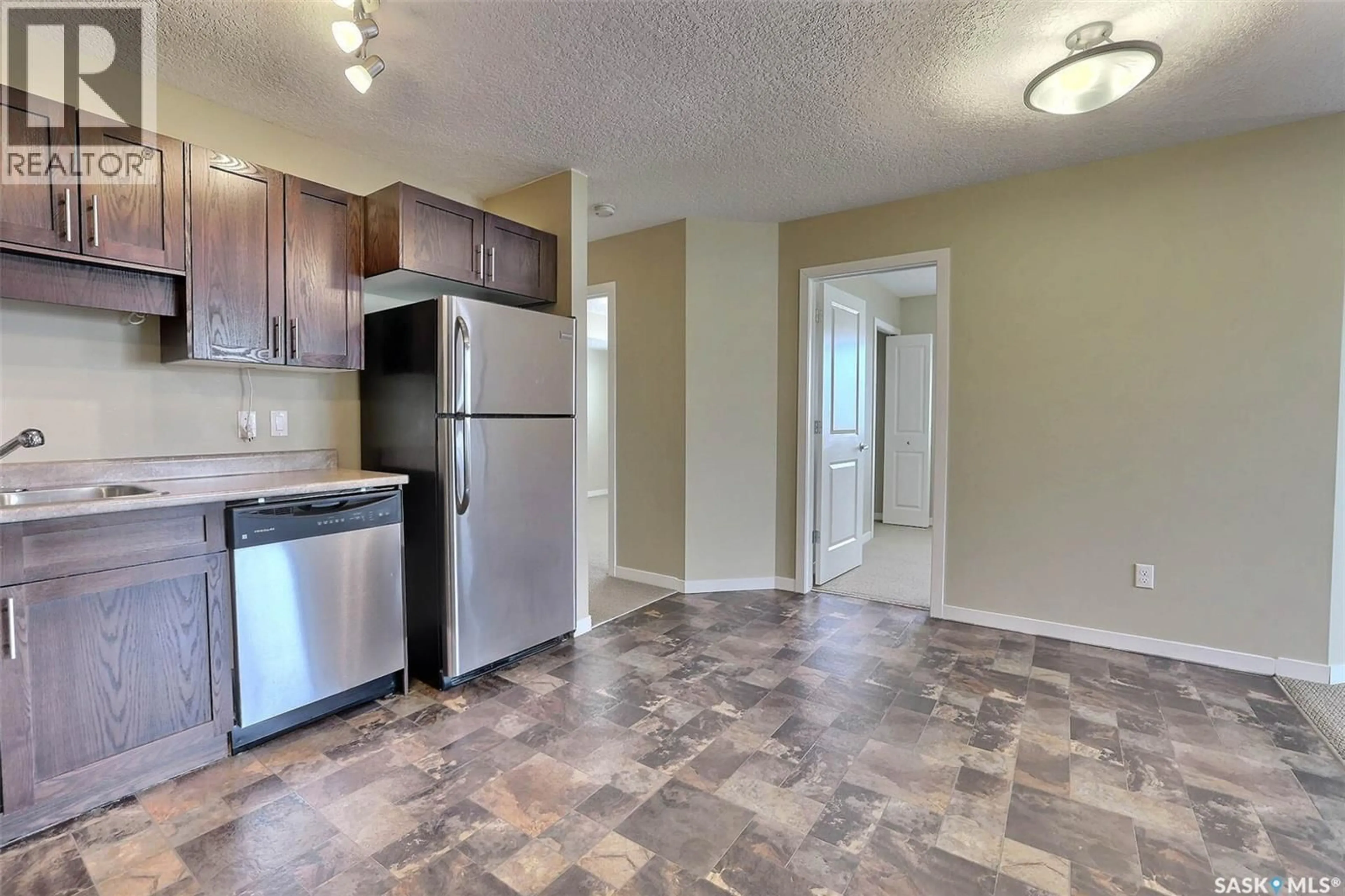 Standard kitchen, unknown for 127 5059 JAMES HILL ROAD, Regina Saskatchewan S4W0B9