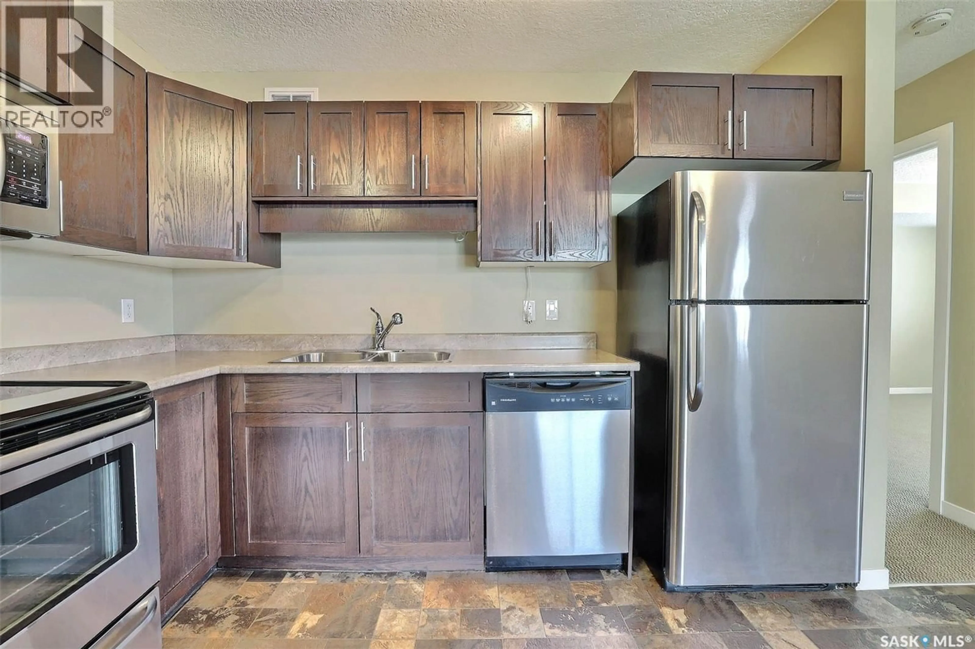 Standard kitchen, unknown for 127 5059 JAMES HILL ROAD, Regina Saskatchewan S4W0B9
