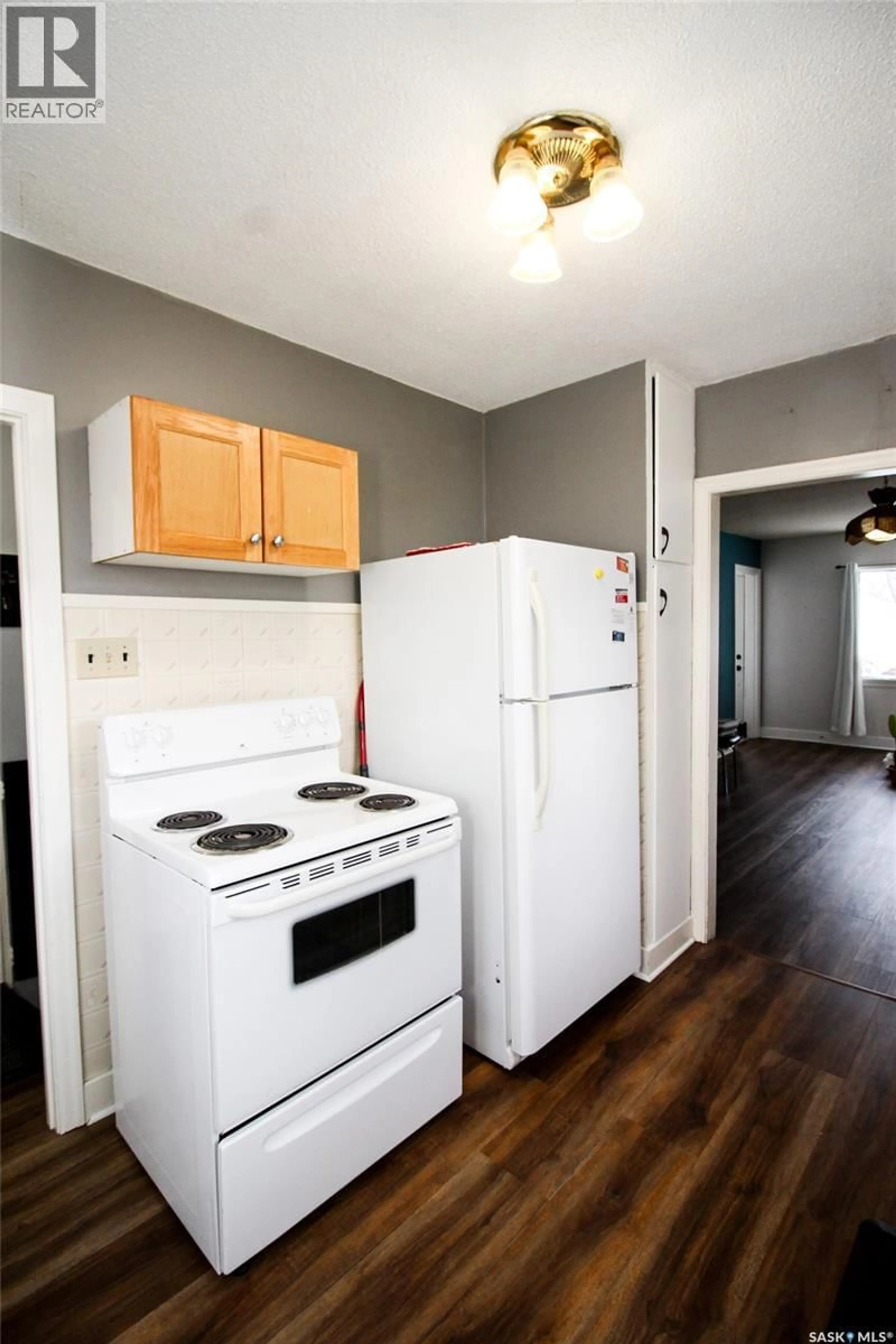 Standard kitchen, unknown for 688 1ST STREET, Shaunavon Saskatchewan S0N2M0