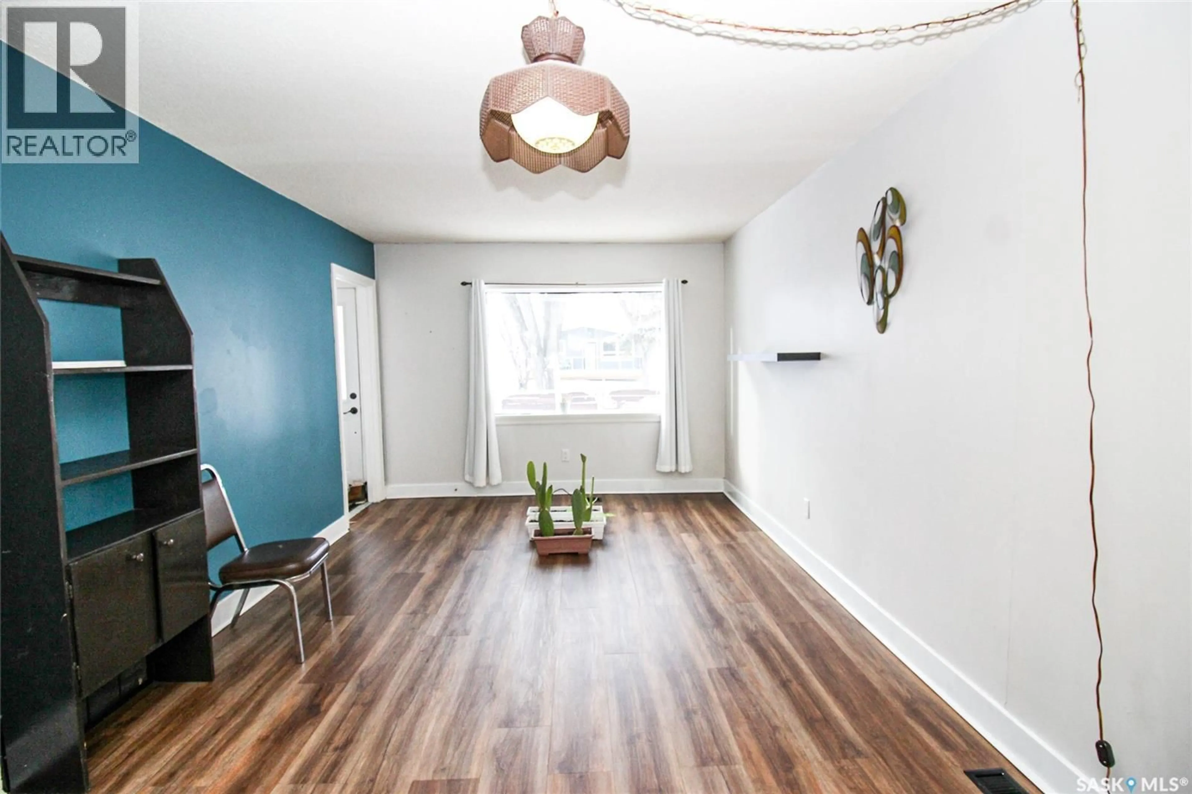 Unknown for 688 1ST STREET, Shaunavon Saskatchewan S0N2M0