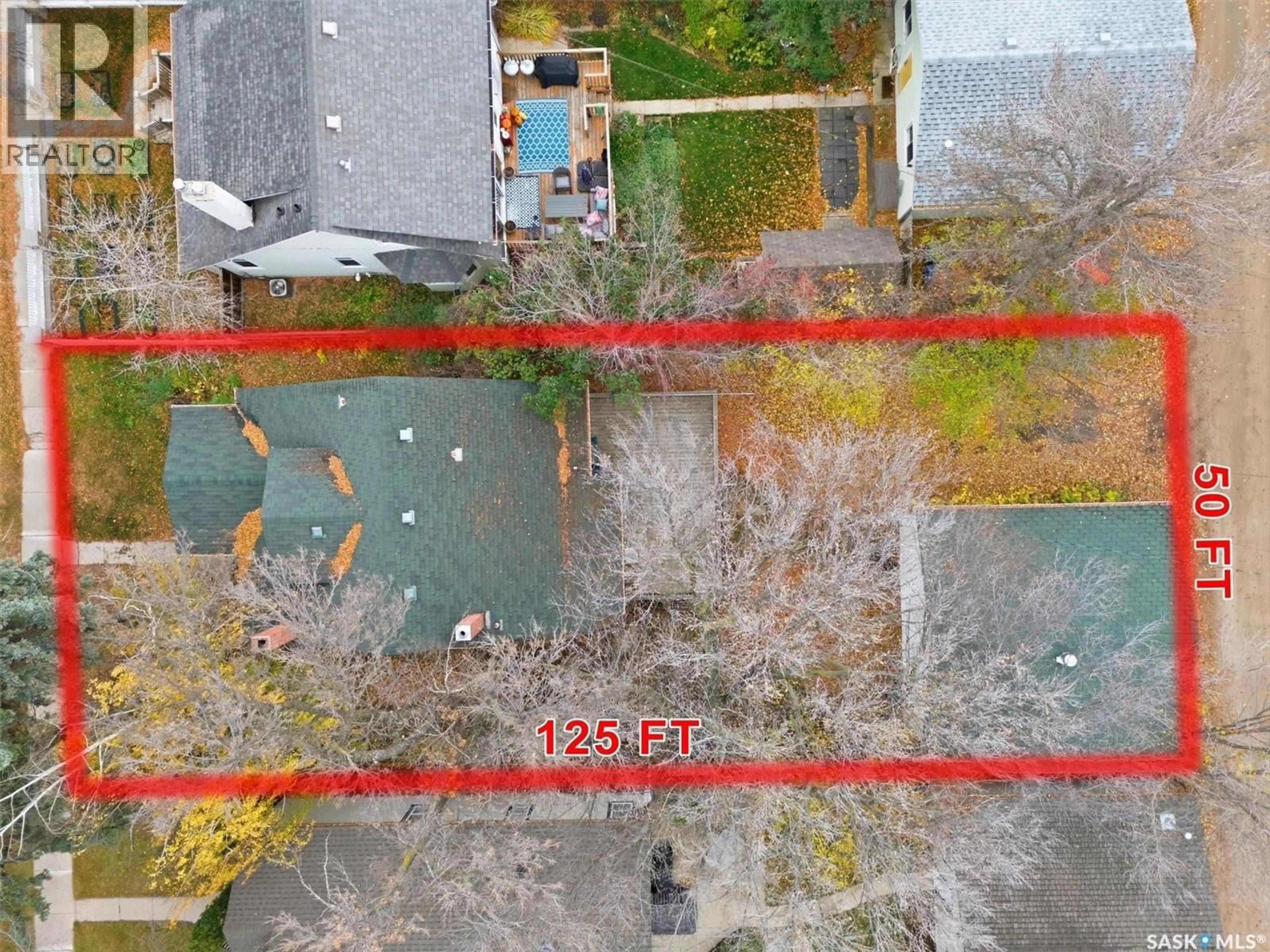 A pic from outside/outdoor area/front of a property/back of a property/a pic from drone, unknown for 210 8TH STREET, Saskatoon Saskatchewan S7H0P3