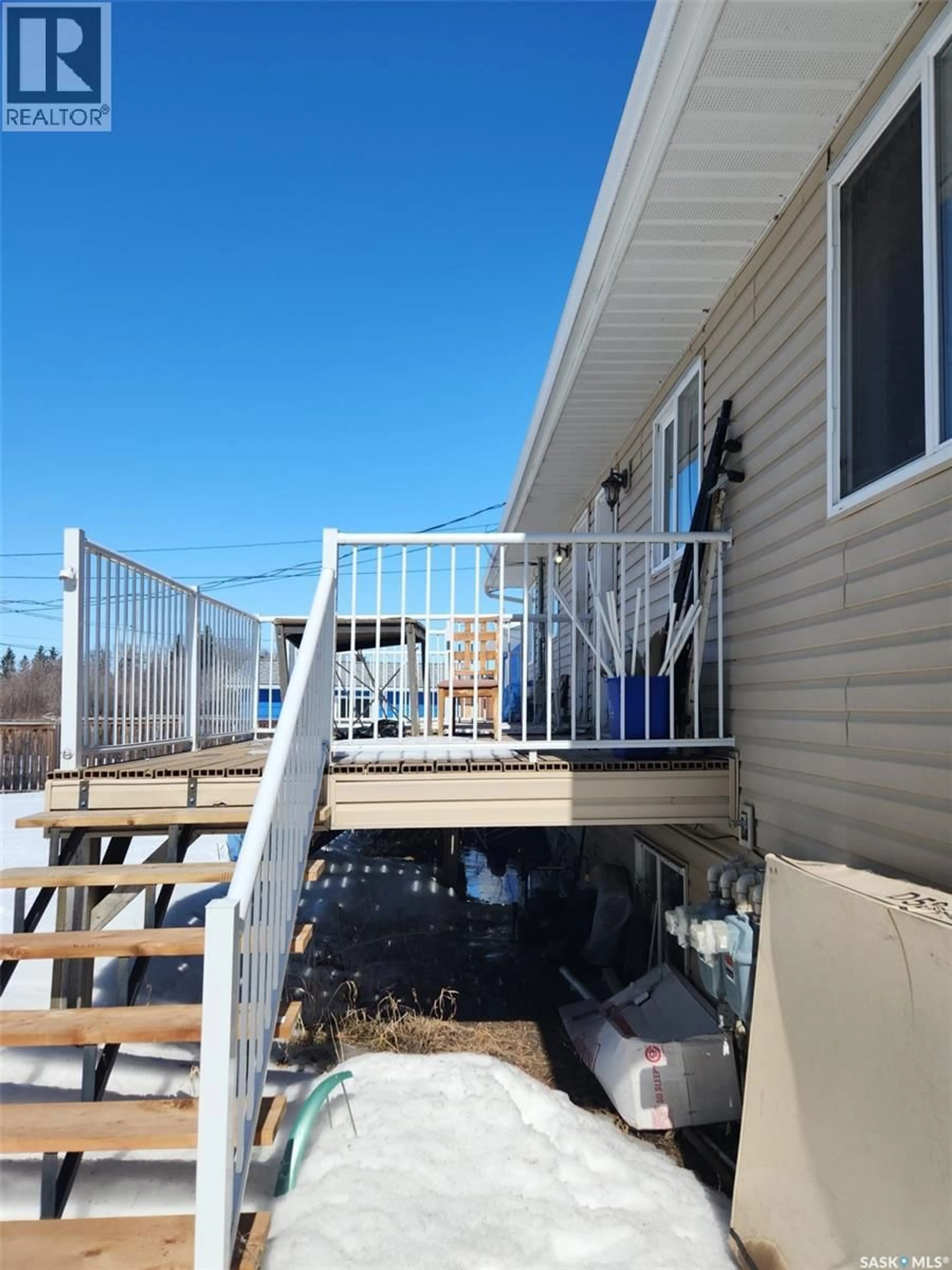 Home with vinyl exterior material, unknown for 633/635 3RD STREET, Wadena Saskatchewan S0A4J0