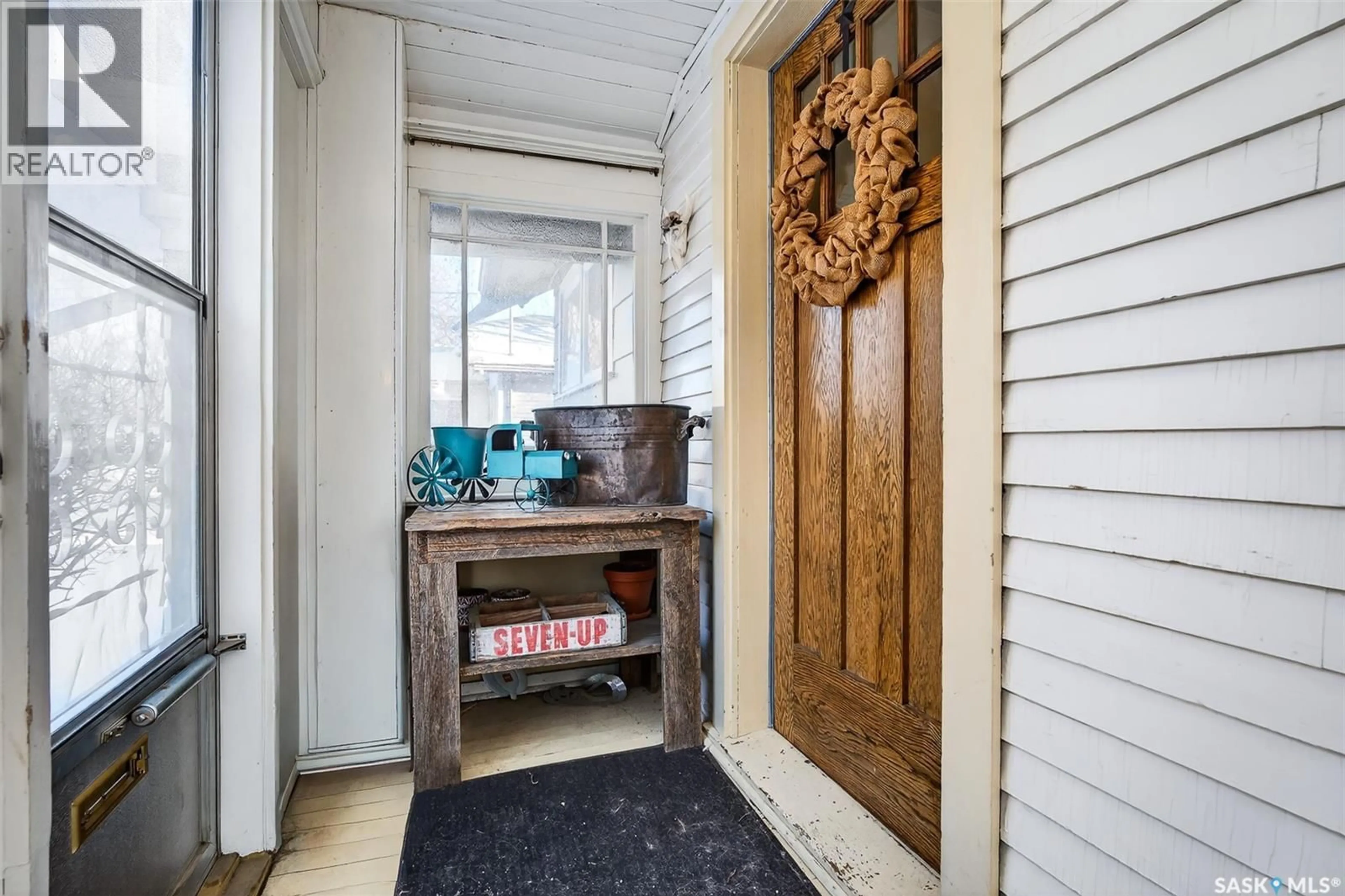 Indoor entryway for 203 OXFORD STREET, Moose Jaw Saskatchewan S6H0S8