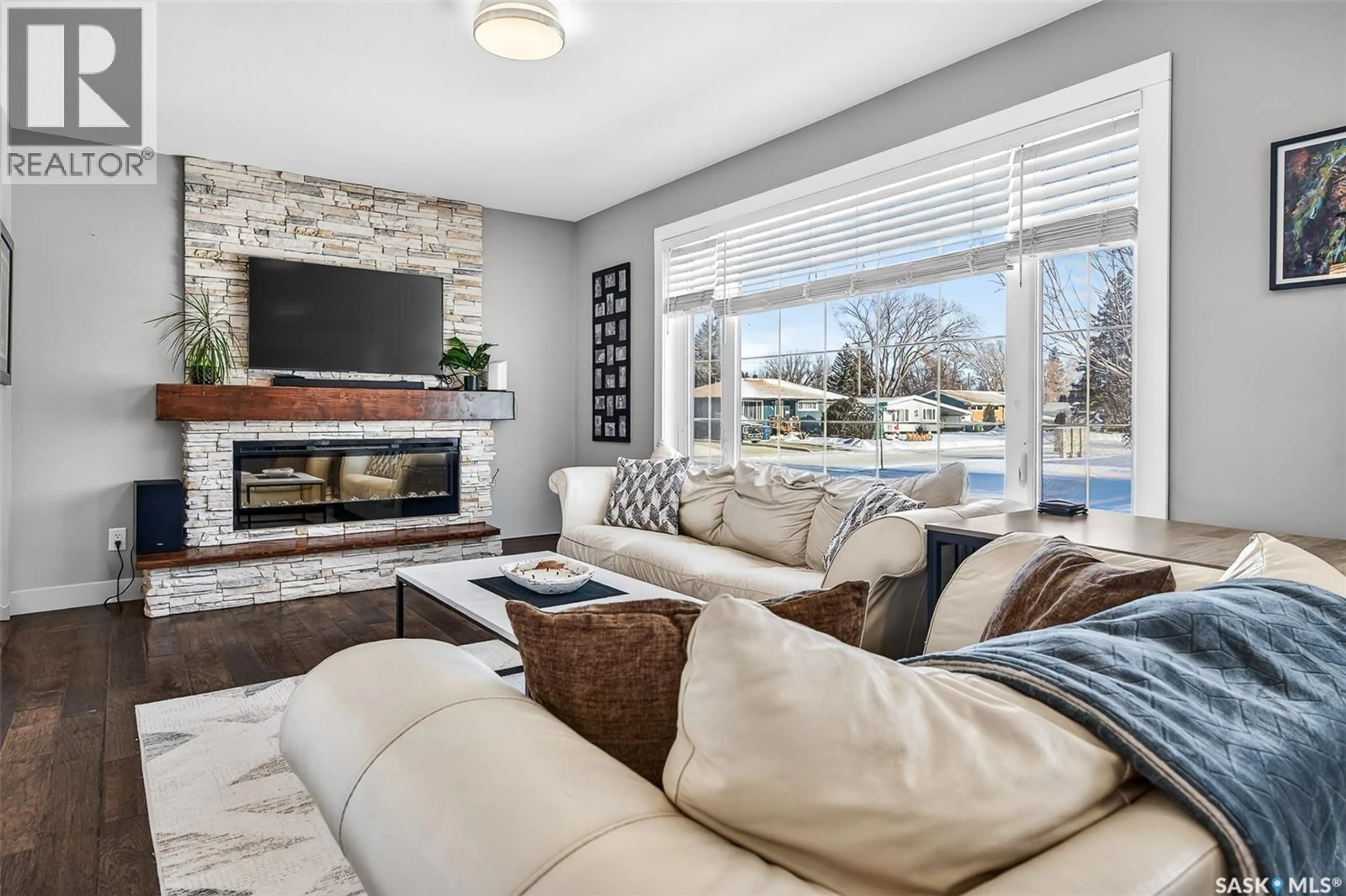 Living room with furniture, unknown for 1150 BOGUE AVENUE, Moose Jaw Saskatchewan S6H4M5