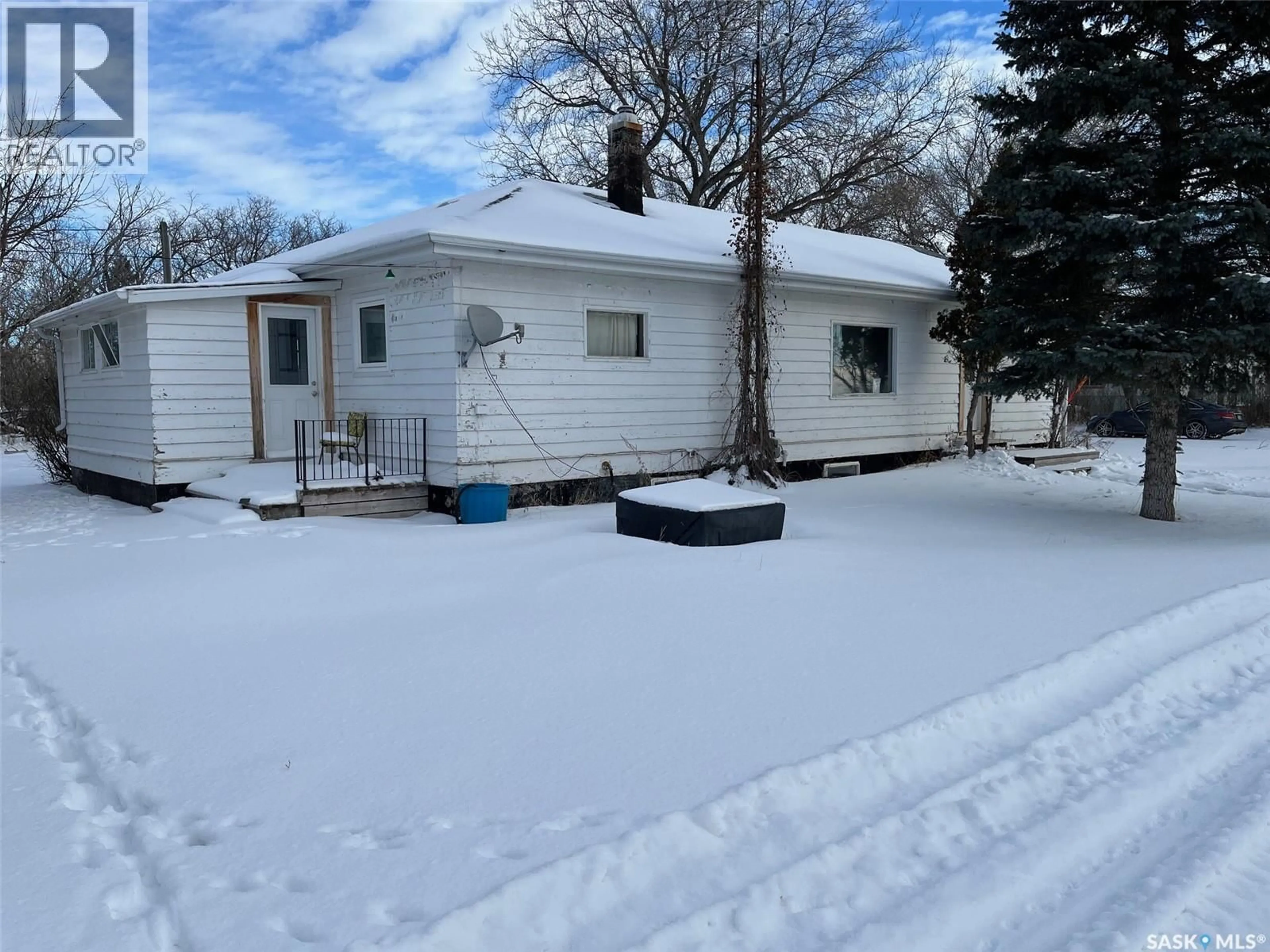 A pic from outside/outdoor area/front of a property/back of a property/a pic from drone, street for 211 WILKIN STREET, Wellington Rm No. 97 Saskatchewan S0G4X0