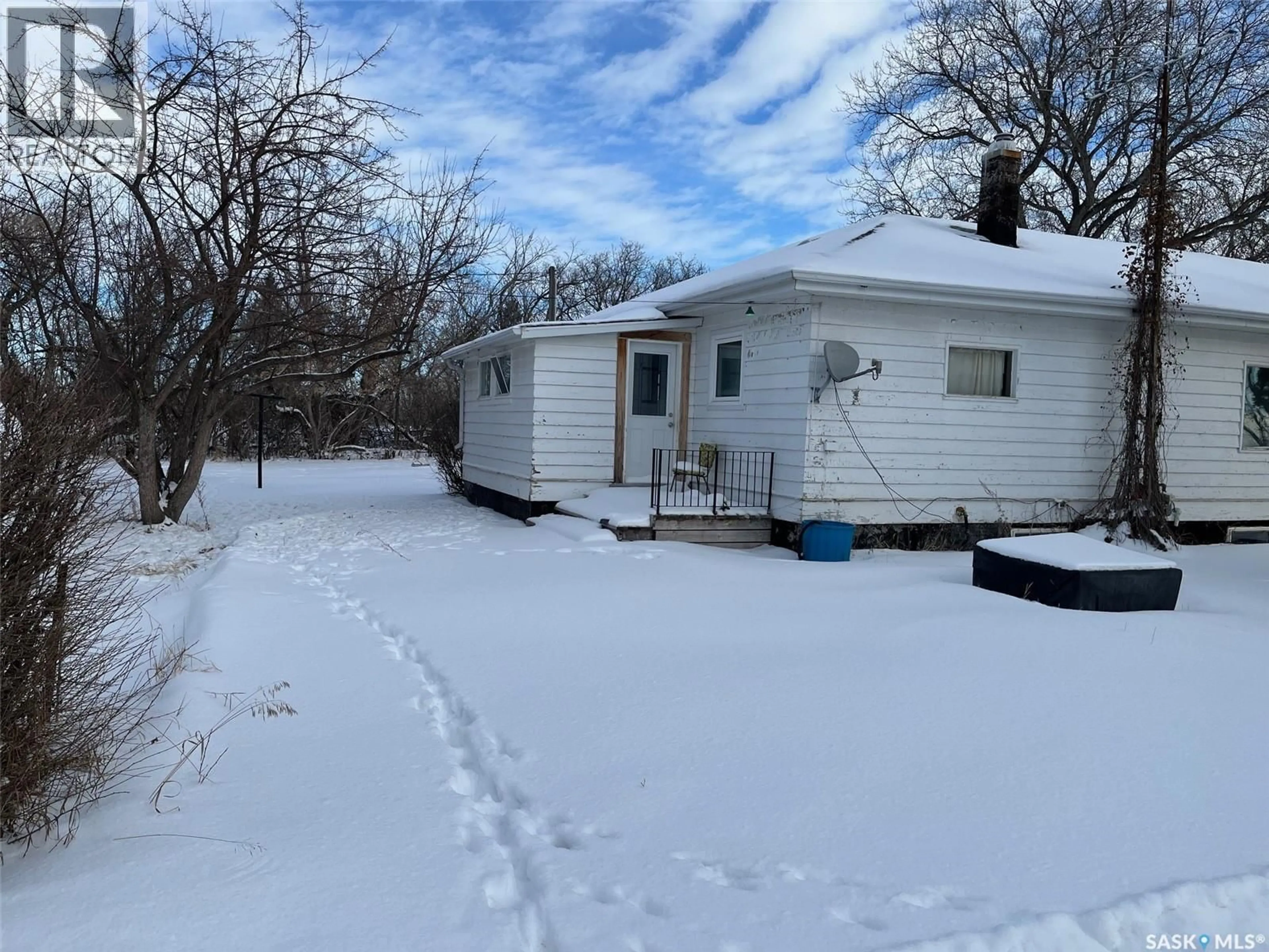 A pic from outside/outdoor area/front of a property/back of a property/a pic from drone, street for 211 WILKIN STREET, Wellington Rm No. 97 Saskatchewan S0G4X0