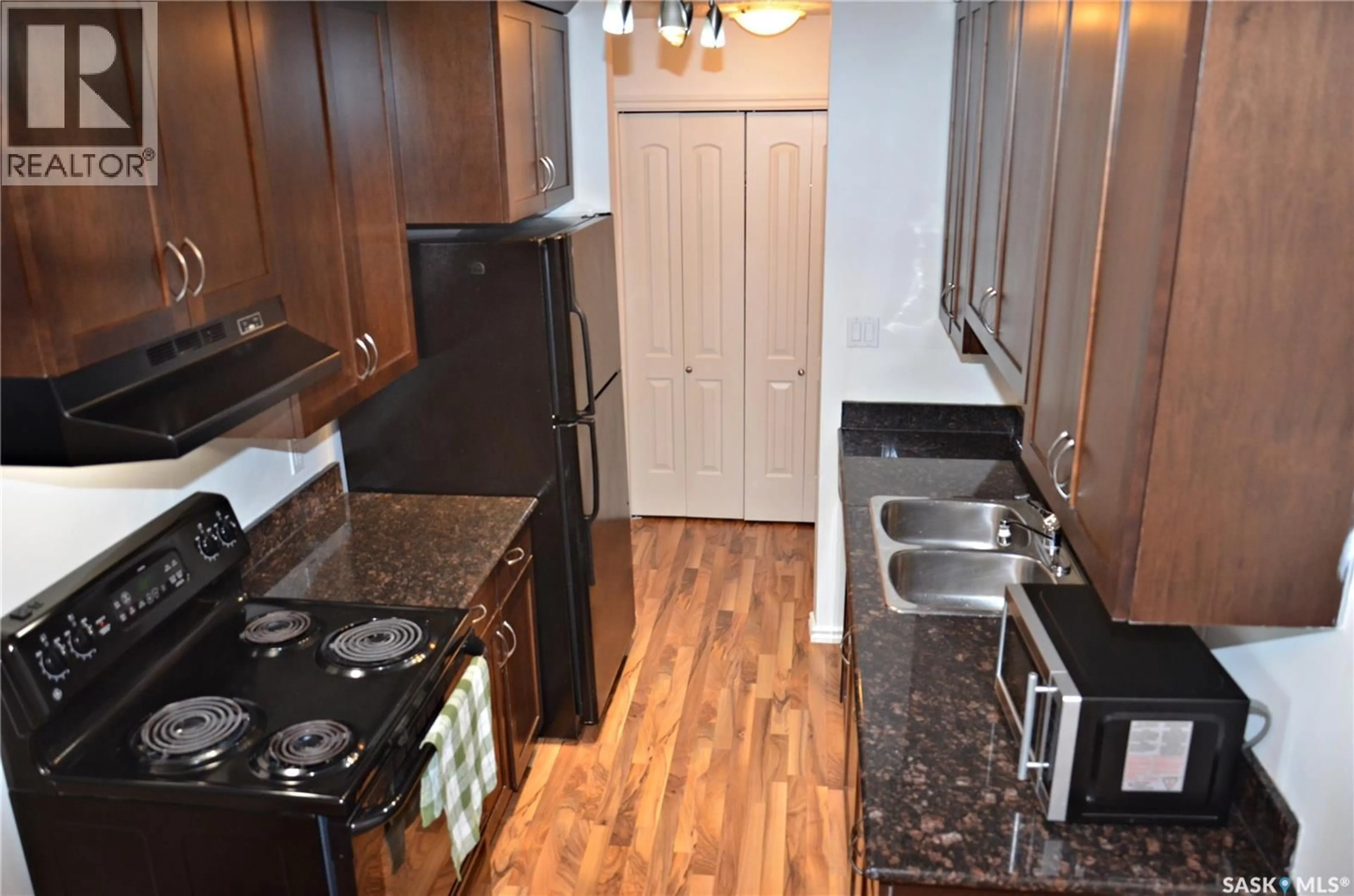 Standard kitchen, unknown for 2233 - 307 ST HENRY AVENUE, Saskatoon Saskatchewan S7M5K6