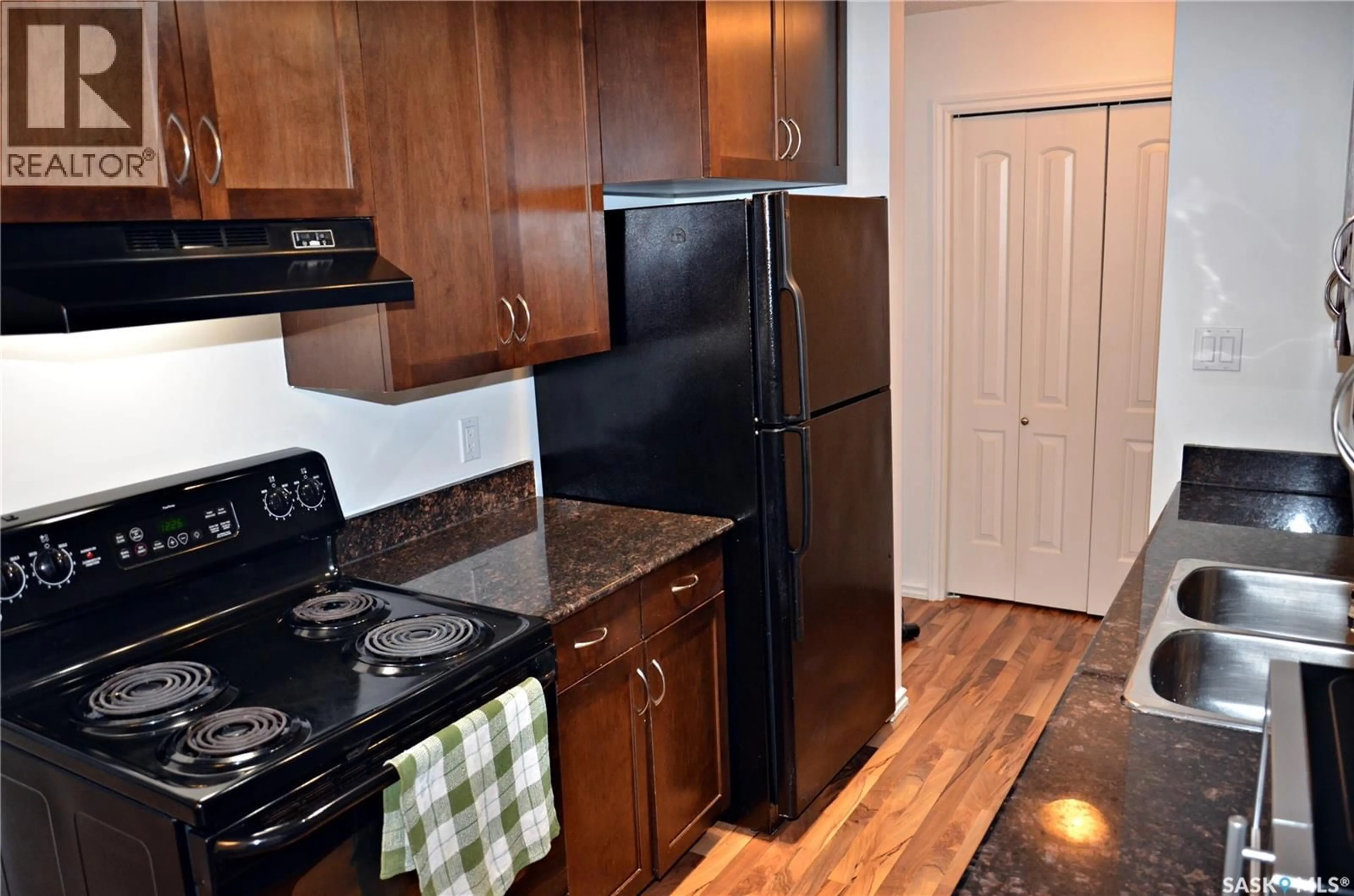 Standard kitchen, unknown for 2233 - 307 ST HENRY AVENUE, Saskatoon Saskatchewan S7M5K6