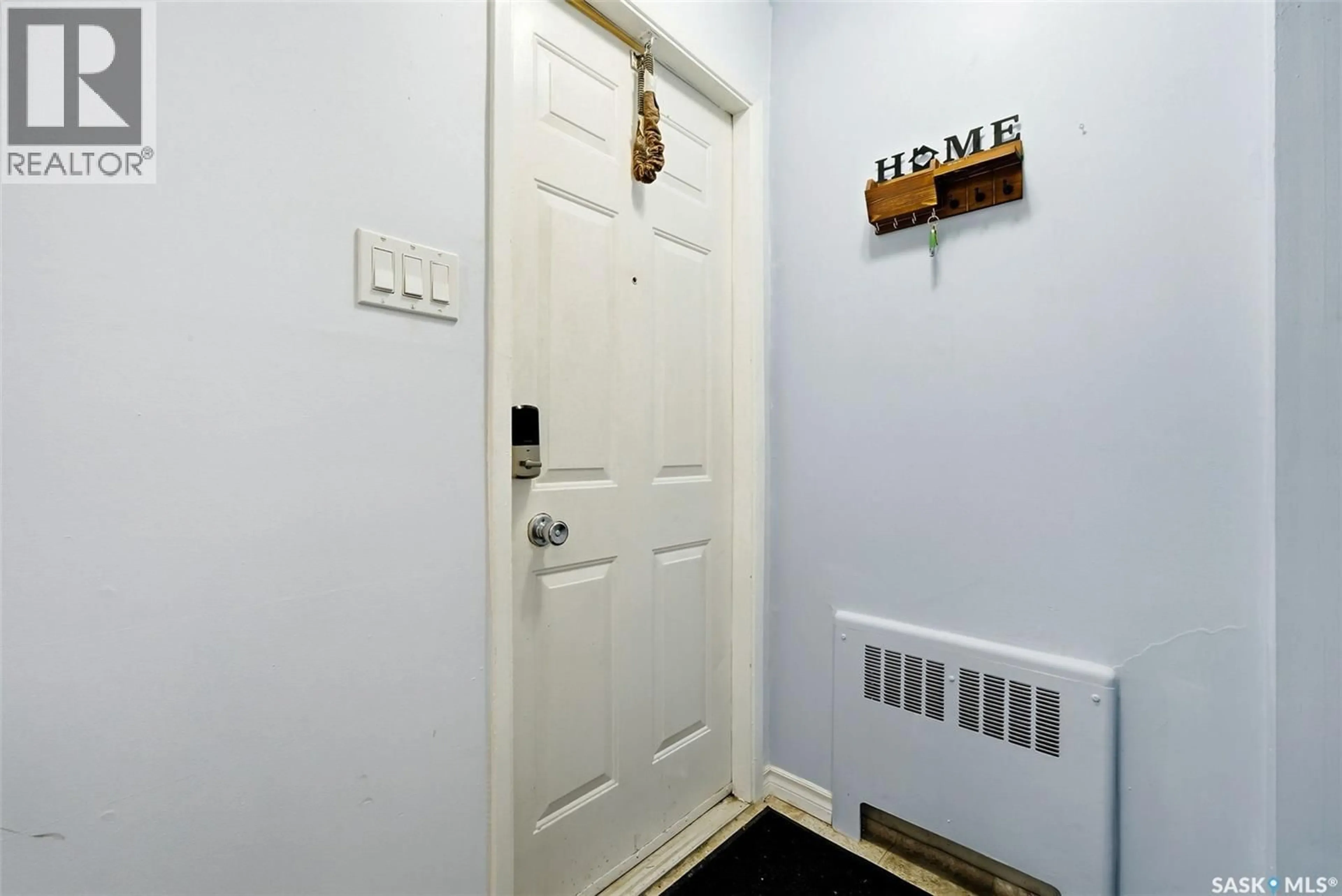 Indoor entryway for 64 NOLLET AVENUE, Regina Saskatchewan S4T7P9