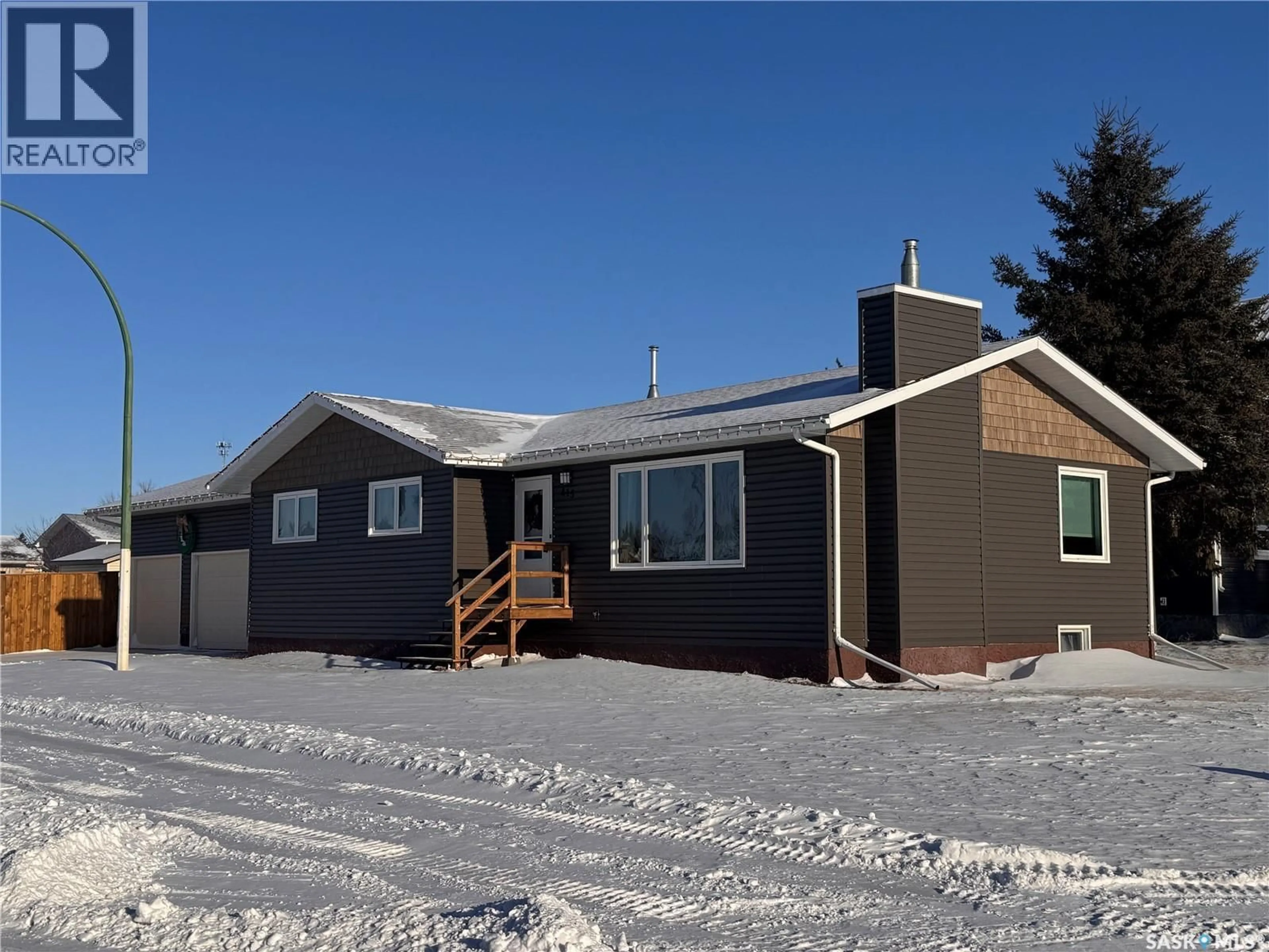 Home with vinyl exterior material, street for 415 3RD AVENUE, Biggar Saskatchewan S0K0M0
