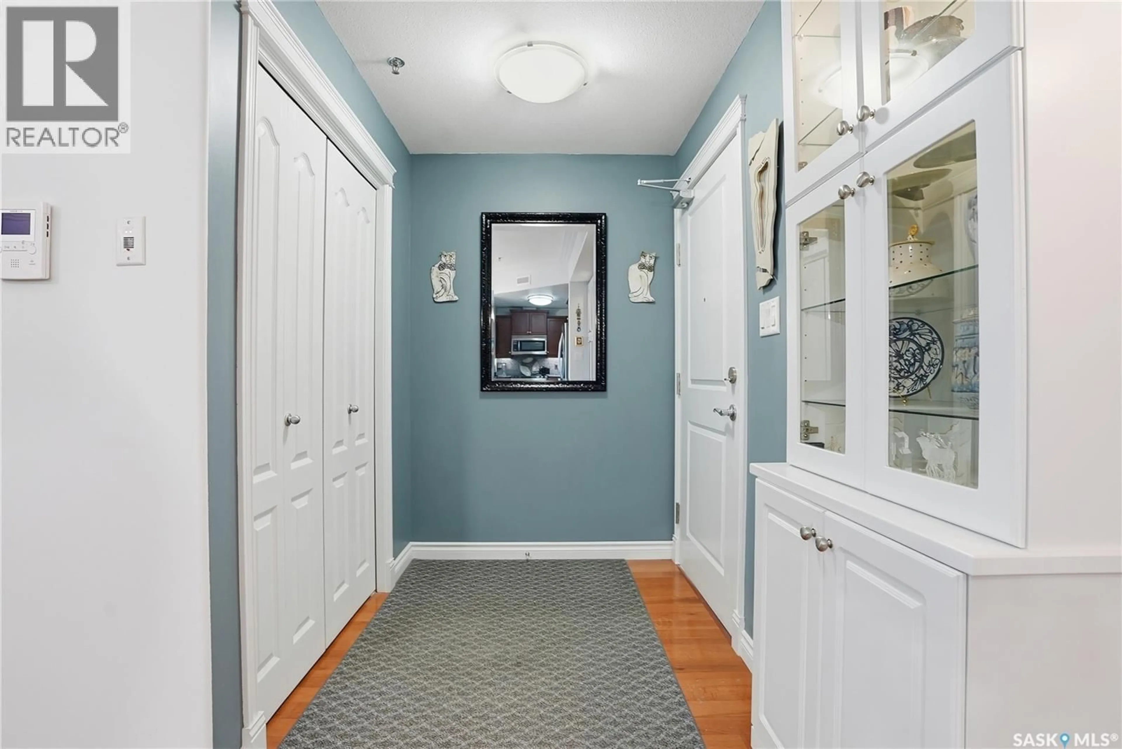 Indoor entryway for 239 623 SASKATCHEWAN CRESCENT, Saskatoon Saskatchewan S7M0A5