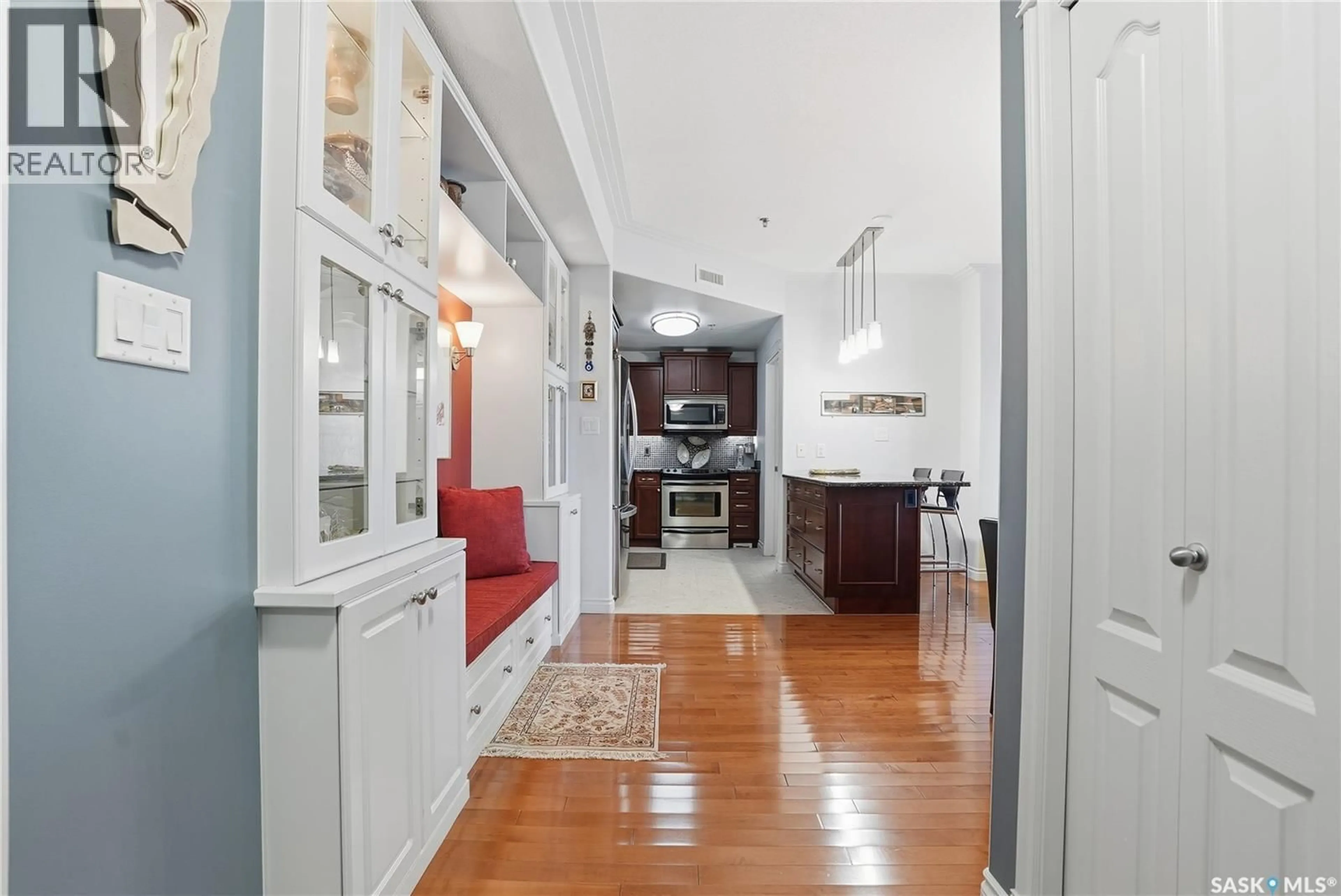 Indoor foyer for 239 623 SASKATCHEWAN CRESCENT, Saskatoon Saskatchewan S7M0A5