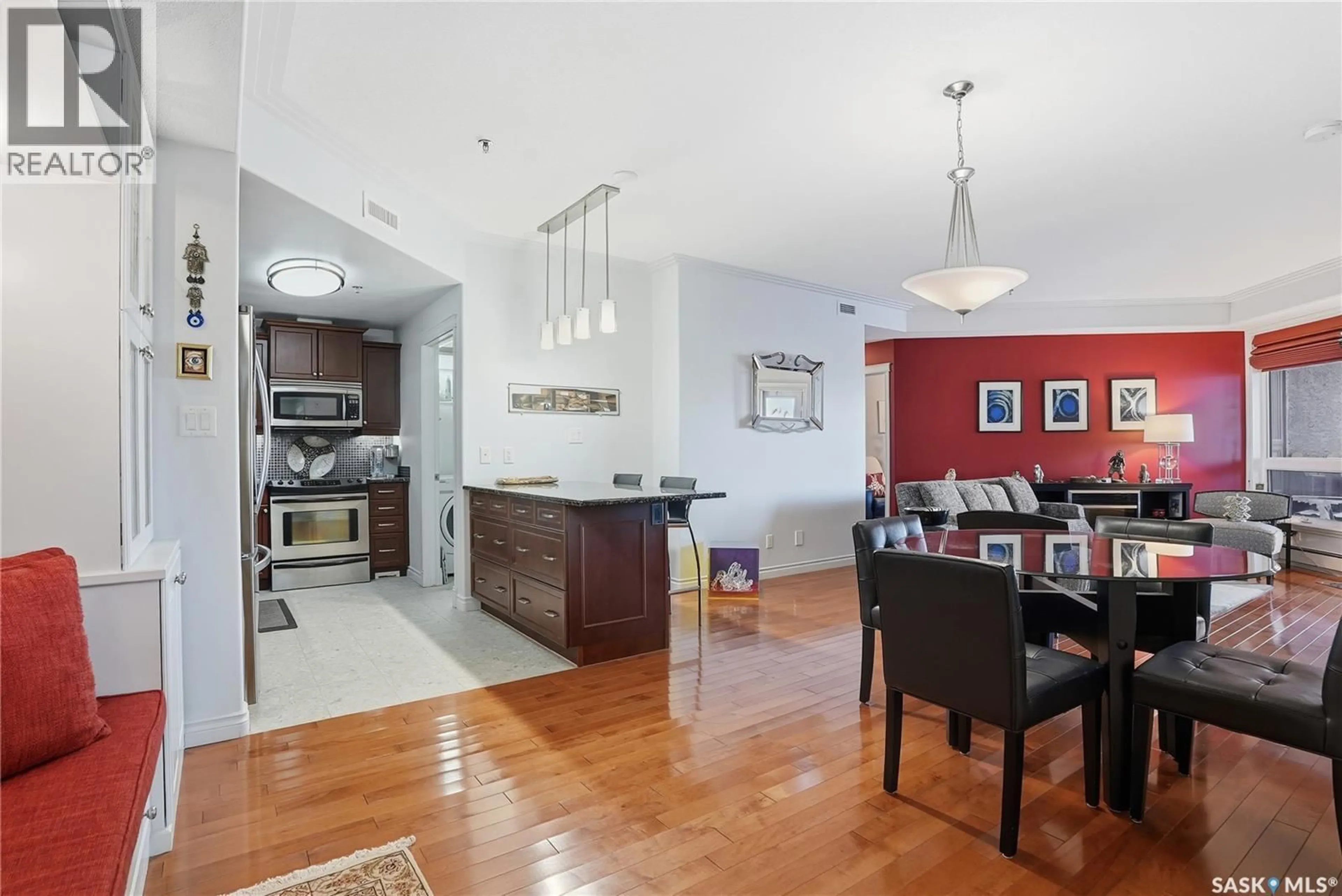 Open concept kitchen, unknown for 239 623 SASKATCHEWAN CRESCENT, Saskatoon Saskatchewan S7M0A5