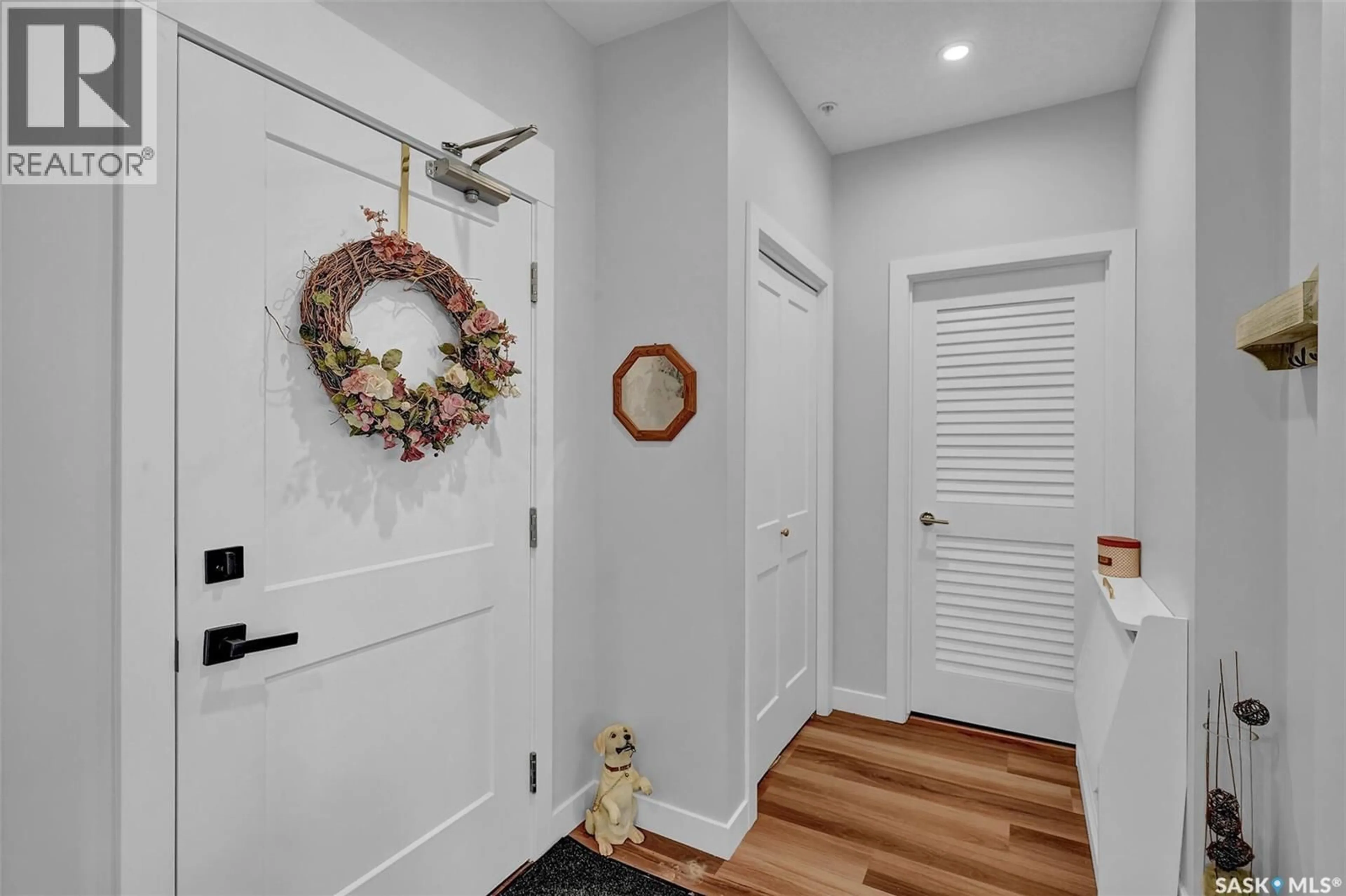 Indoor entryway for 206 - 3581 EVANS COURT, Regina Saskatchewan S4S7A3