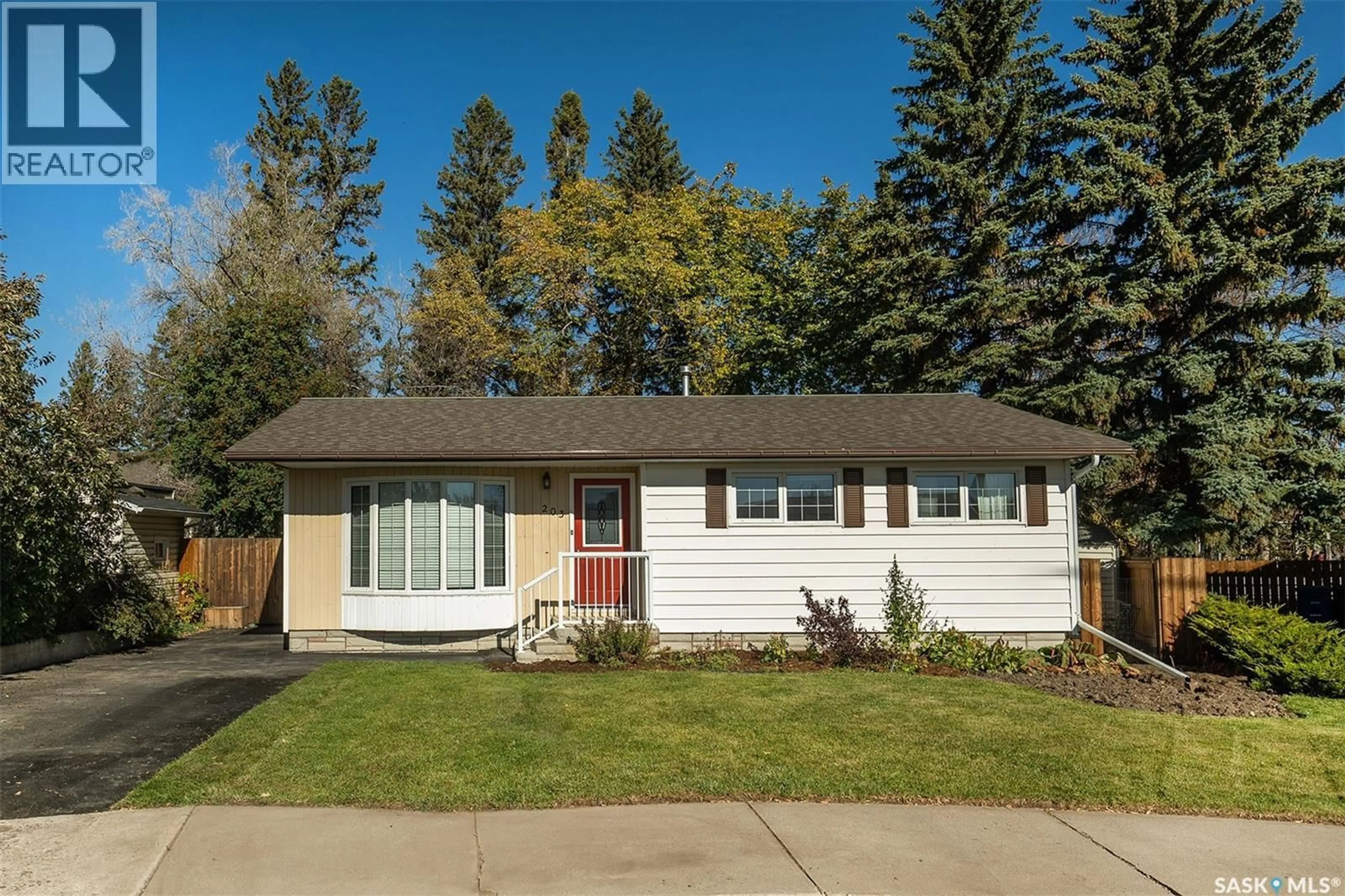 Home with vinyl exterior material, street for 203 BROOKDALE PLACE, Wynyard Saskatchewan S0A4T0