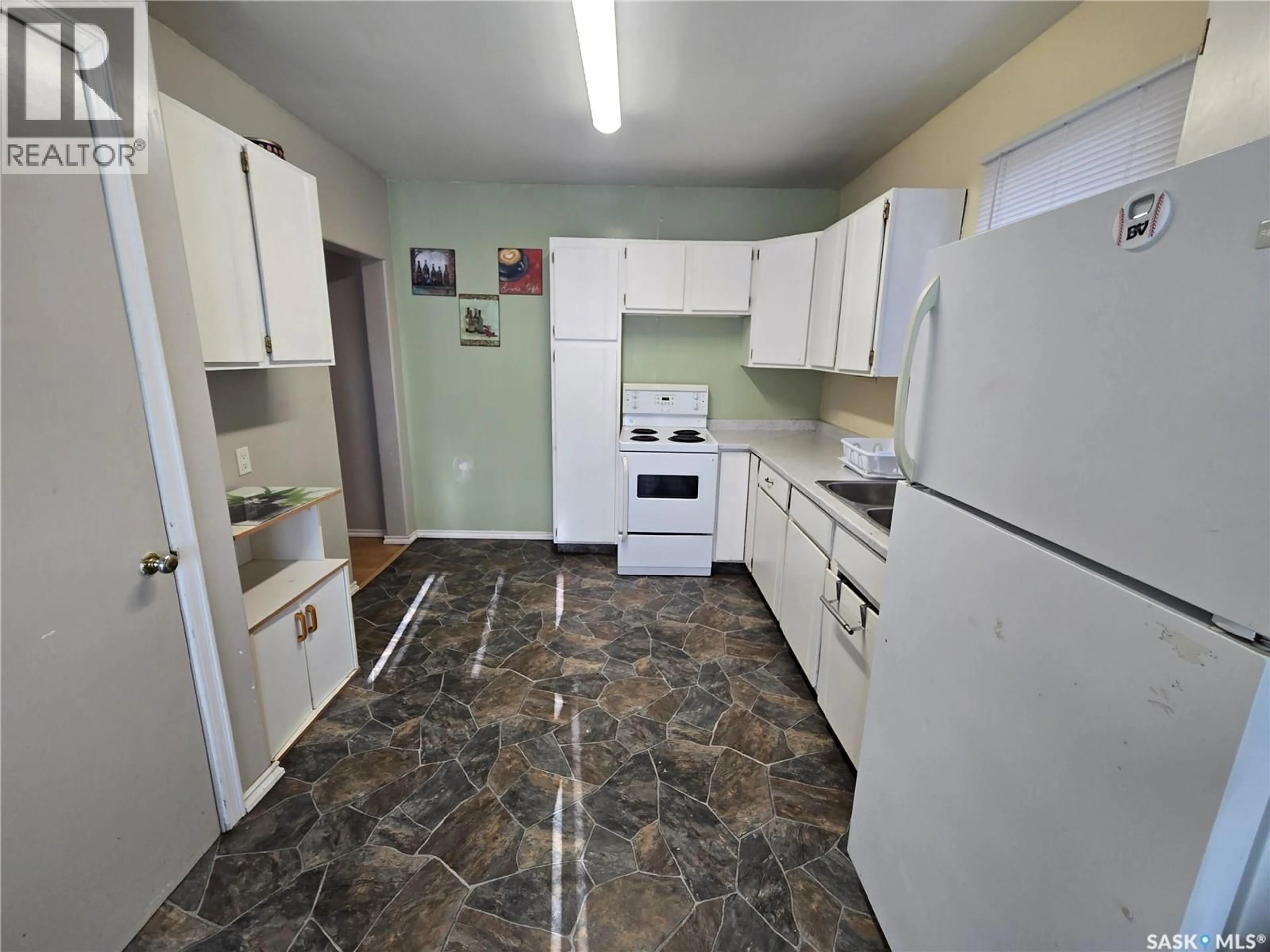 Standard kitchen, unknown for 603 3RD STREET, Kipling Saskatchewan S0G2S0