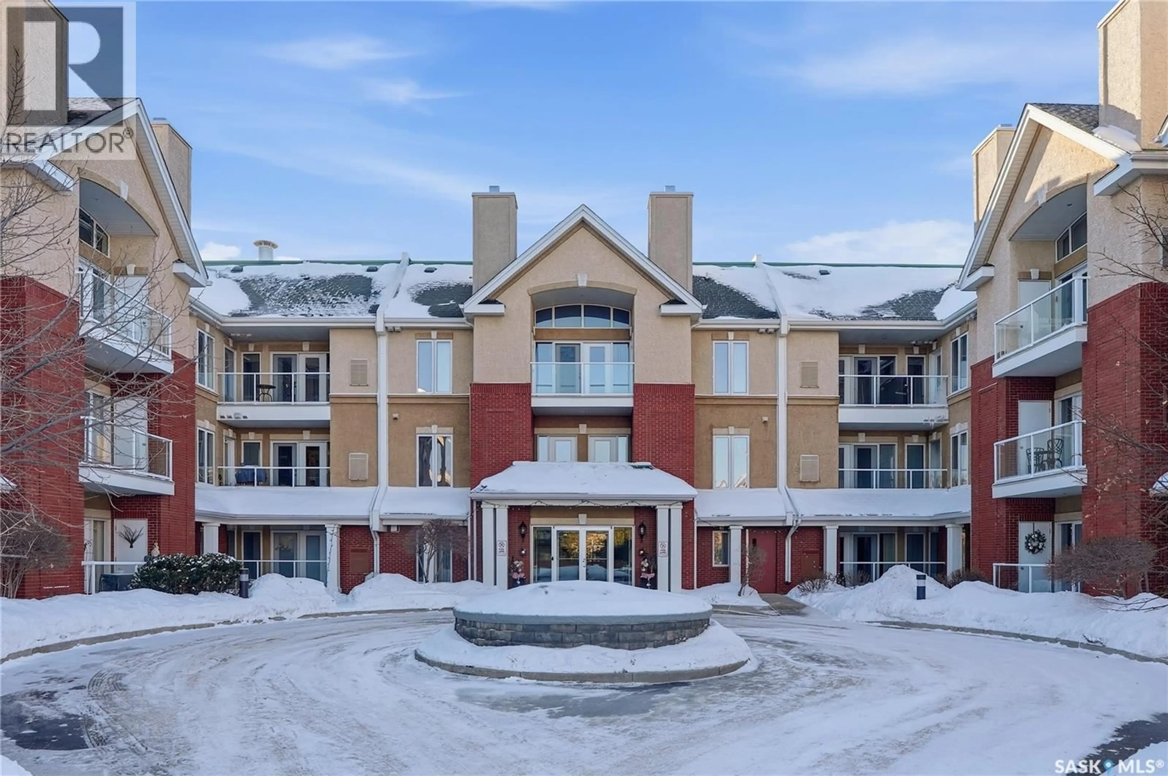 A pic from outside/outdoor area/front of a property/back of a property/a pic from drone, mountain view for 928 - 112 HERITAGE VIEW, Saskatoon Saskatchewan S7H5T7