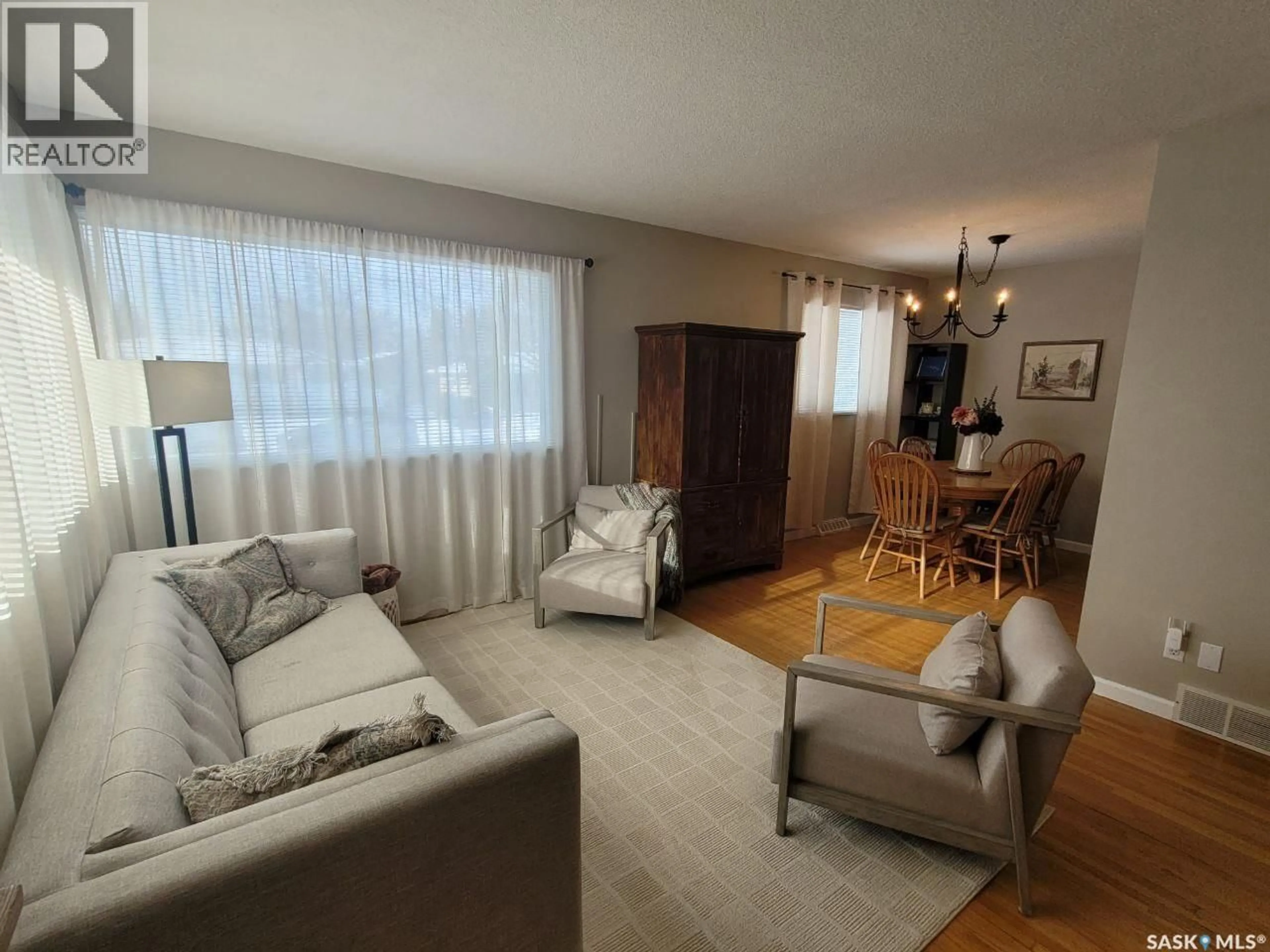 Living room with furniture, unknown for 118 O'NEIL CRESCENT, Saskatoon Saskatchewan S7N1W8