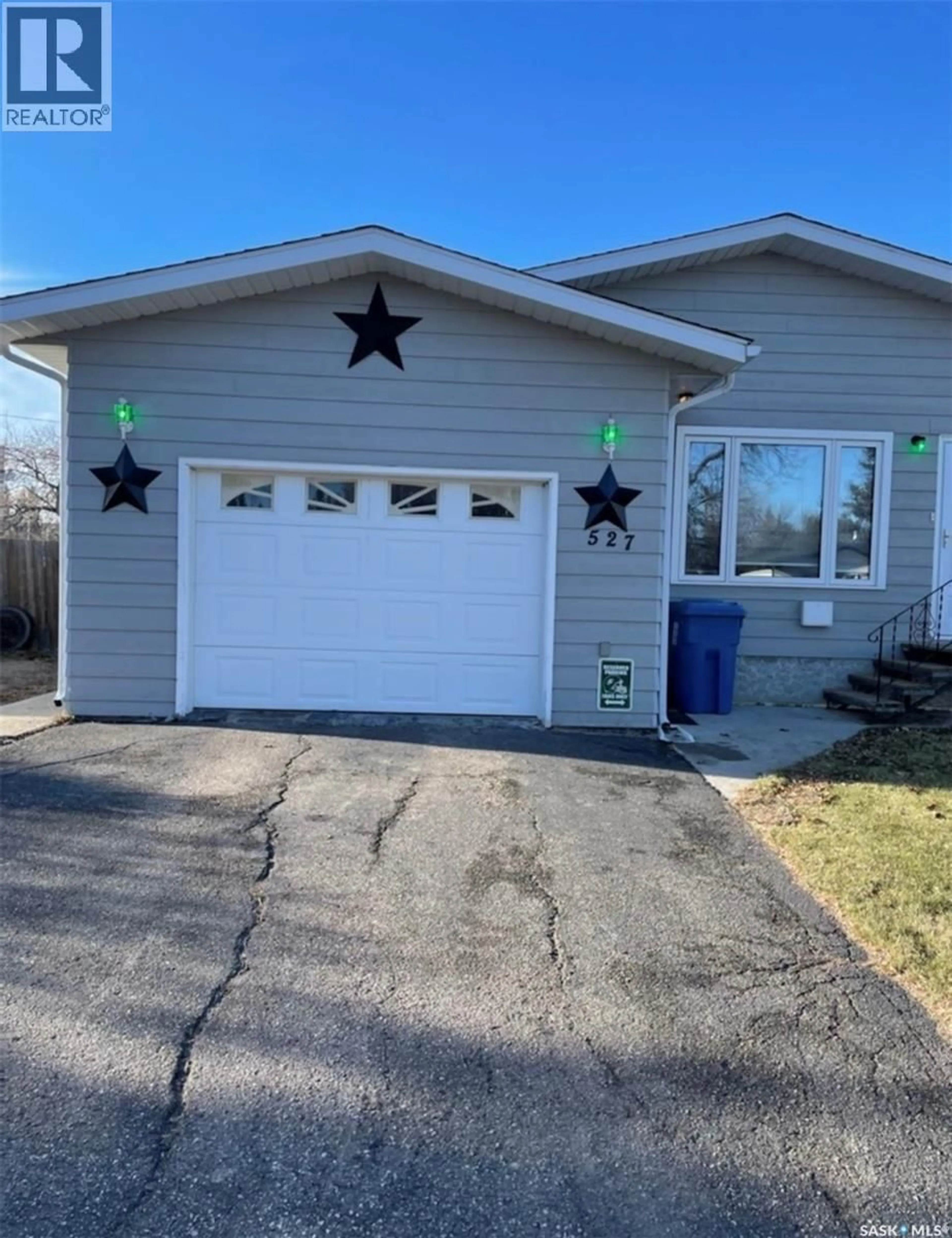 Home with vinyl exterior material, street for 527 2ND STREET, Ituna Saskatchewan S0A1N0