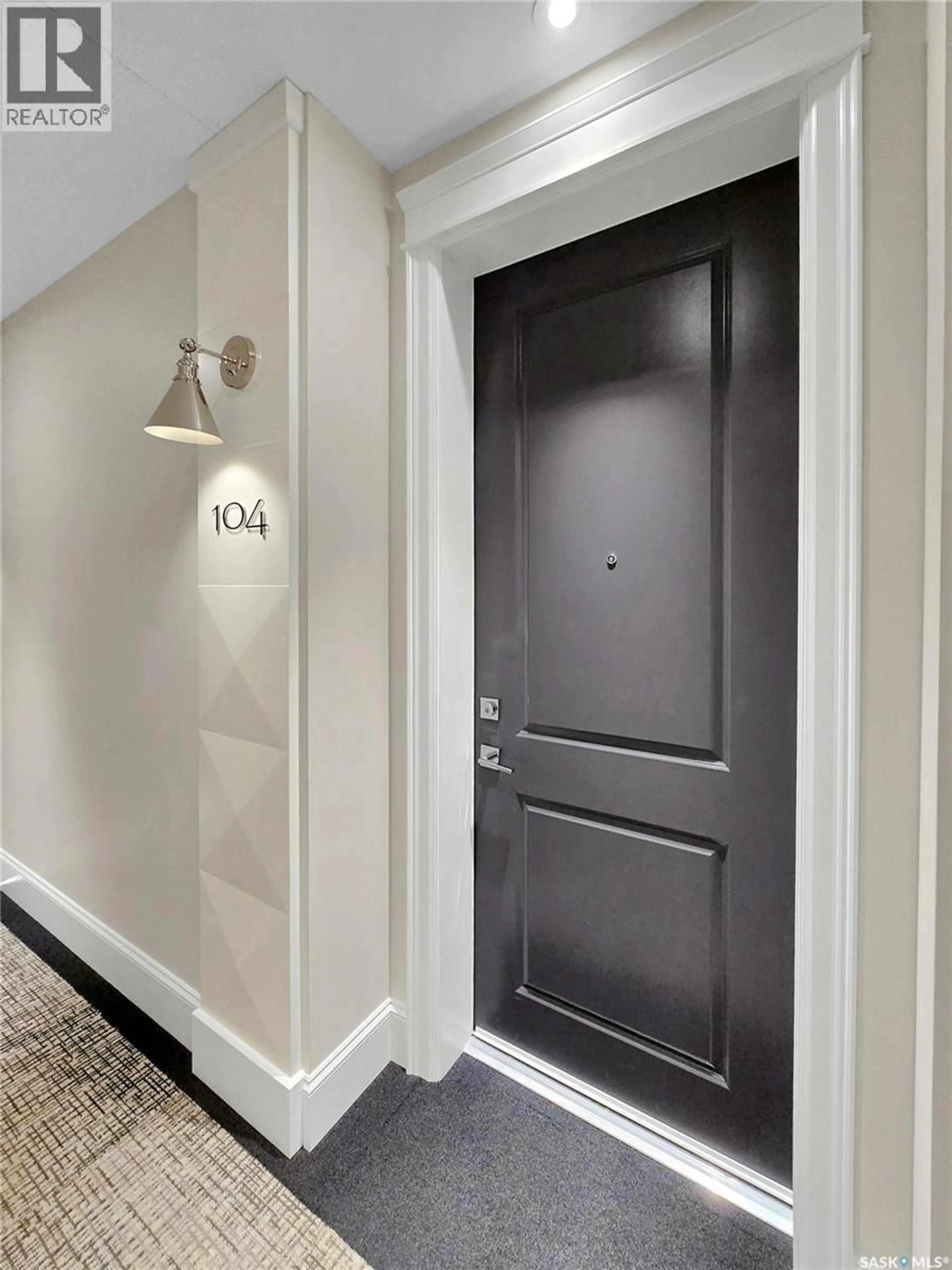 Indoor entryway for 104 408 CARTWRIGHT STREET, Saskatoon Saskatchewan S7T0X1