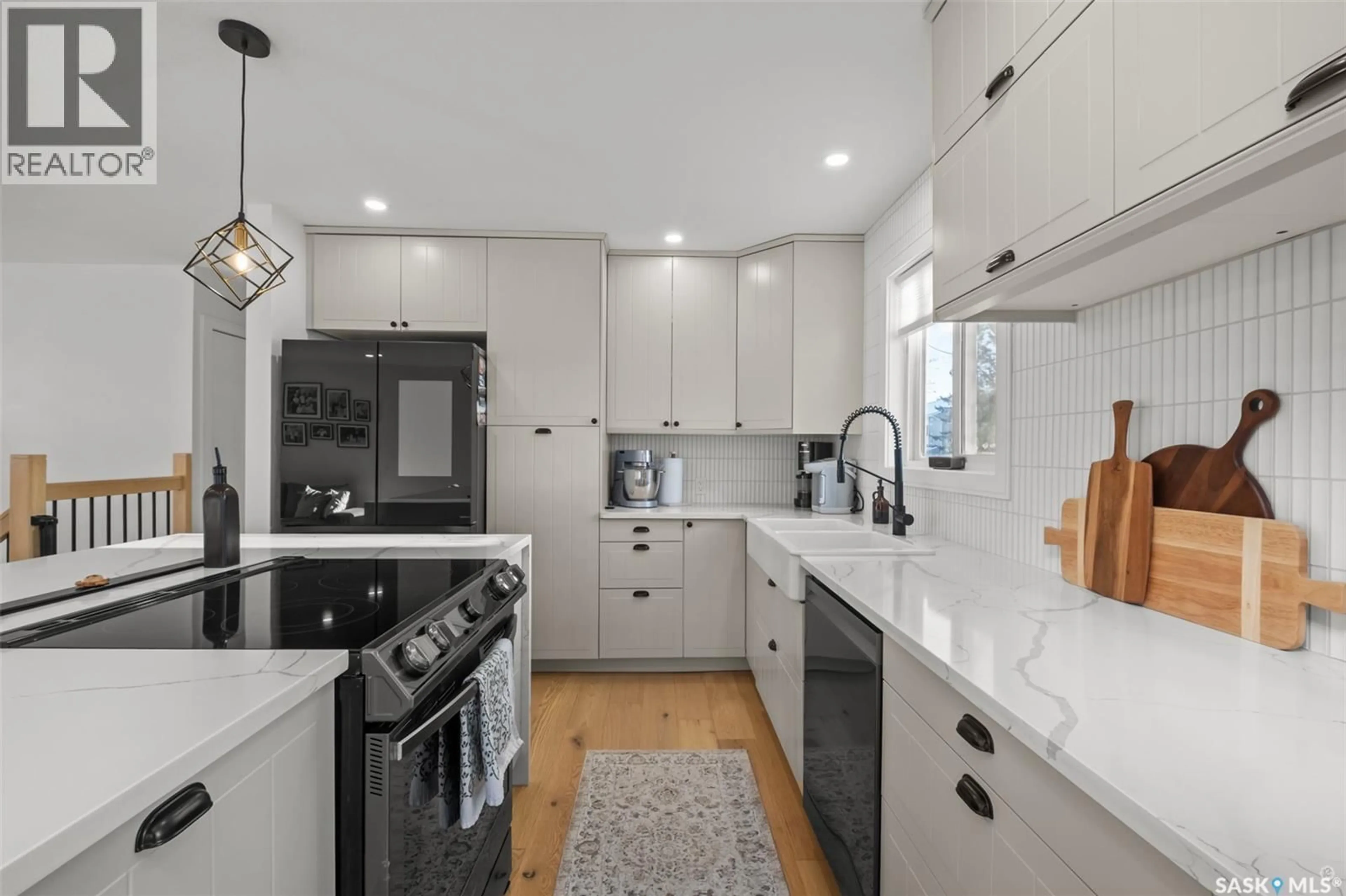 Contemporary kitchen, ceramic/tile floor for 3103 GREY OWL CRESCENT, Prince Albert Saskatchewan S6V6X3