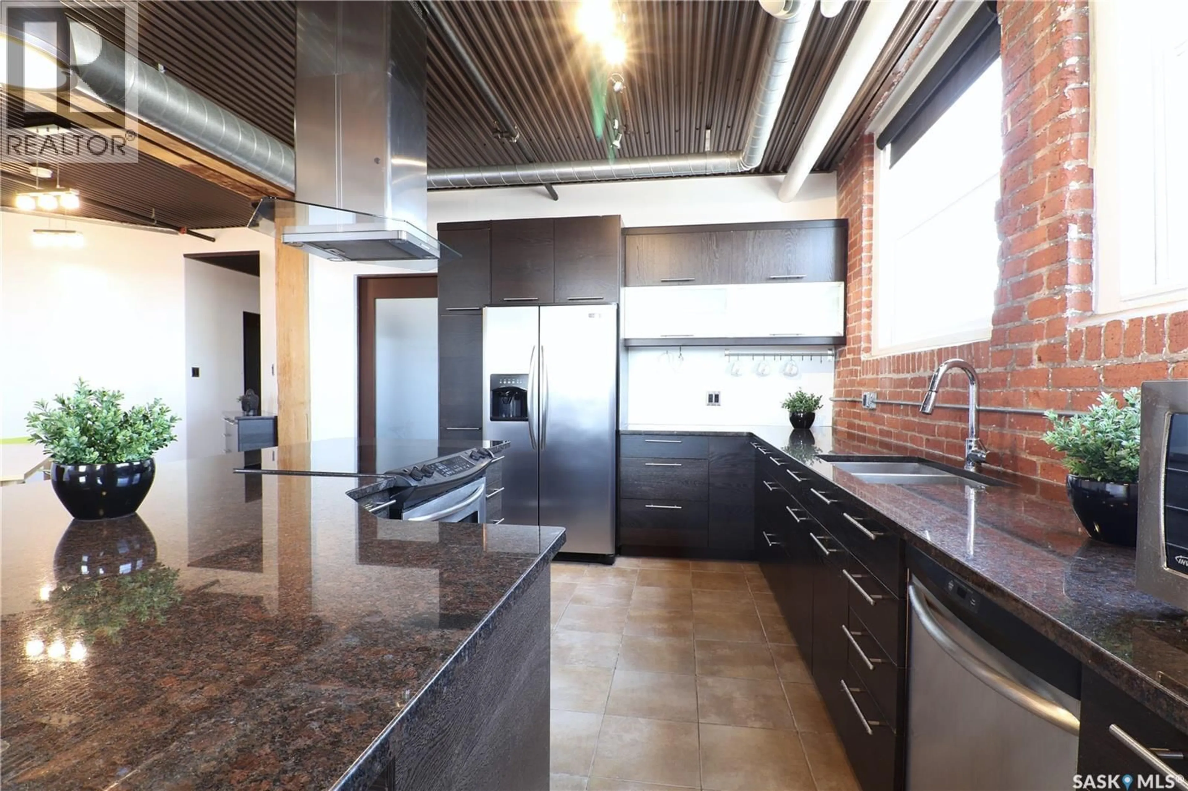Contemporary kitchen, ceramic/tile floor for 302 1275 BROAD STREET, Regina Saskatchewan S4R1Y2