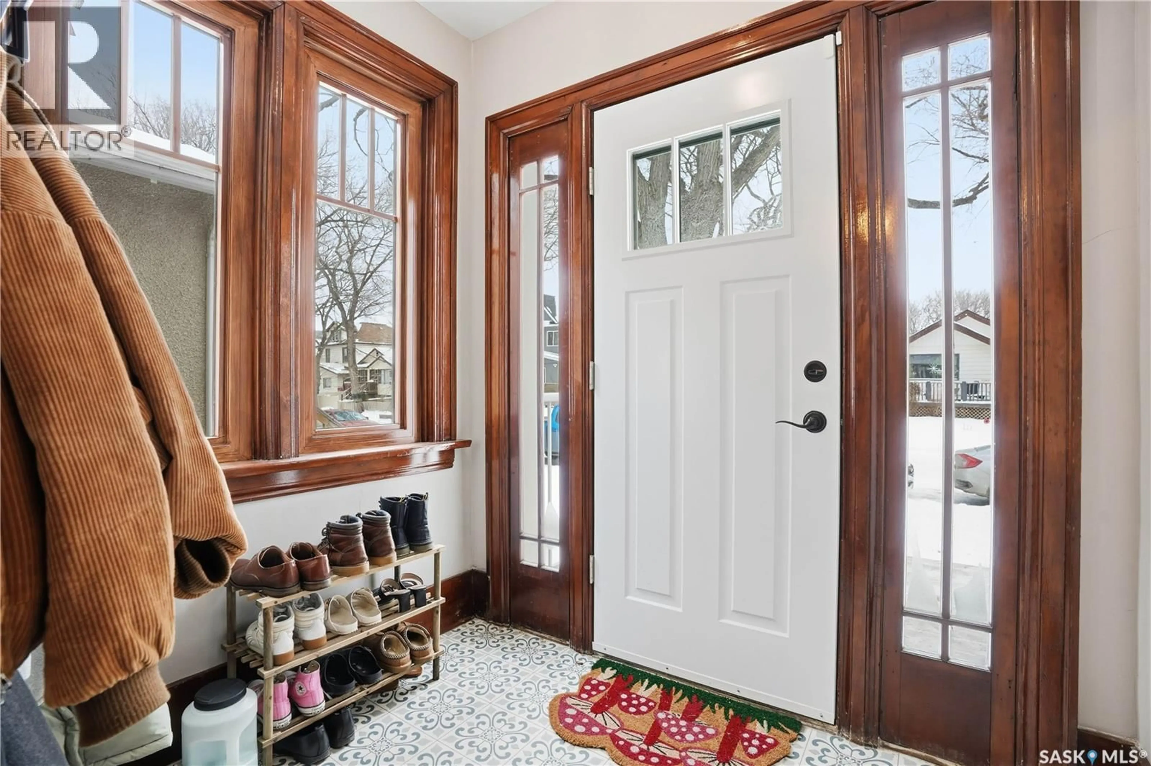 Indoor entryway for 2266 QUEBEC STREET, Regina Saskatchewan S4P1K2